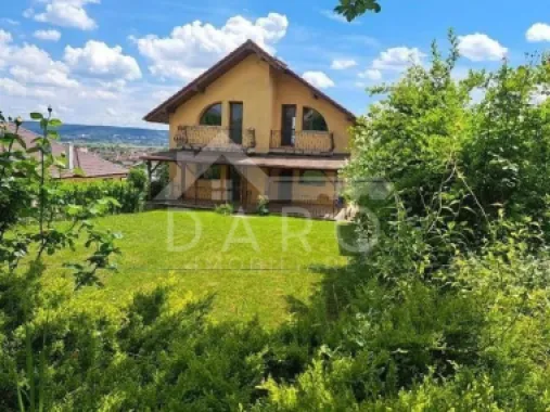 Casă de vânzare, teren 1040 mp