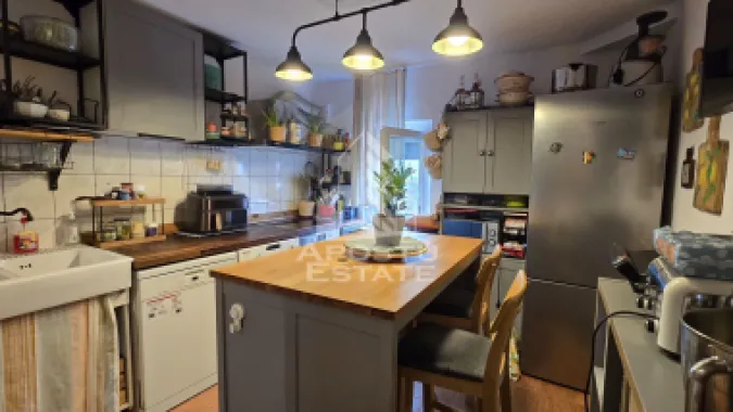 Apartament de vanzare cu 3 camere, mobilat utilat, zona Bucovina