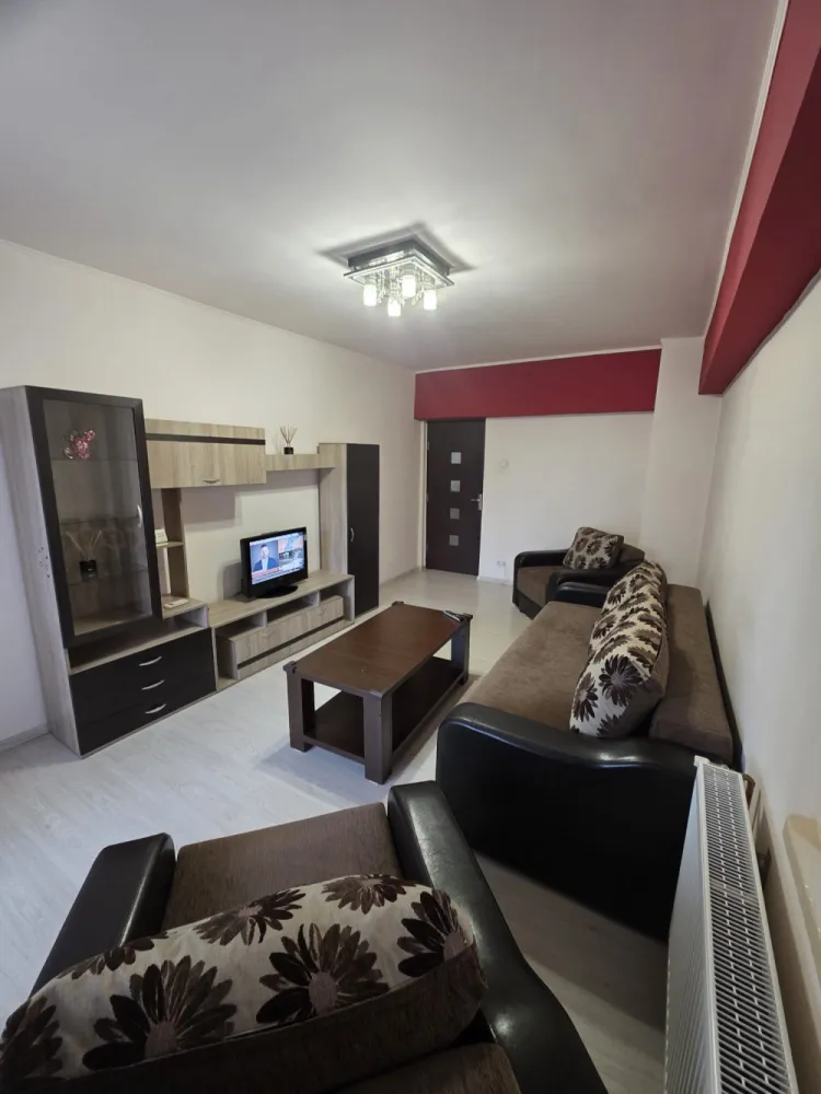 Proprietar, 2. cam. Decomandat , ultracentral - Bilateral, decomandat, ultracentral,et.2/7, &nbsp;superb. Complet mobilat și modern utilat, &nbsp;2 a.c., centrala proprie, wi-fi, etc… Liber, disponibil imediat, preferabil închiriere pe termen lung.