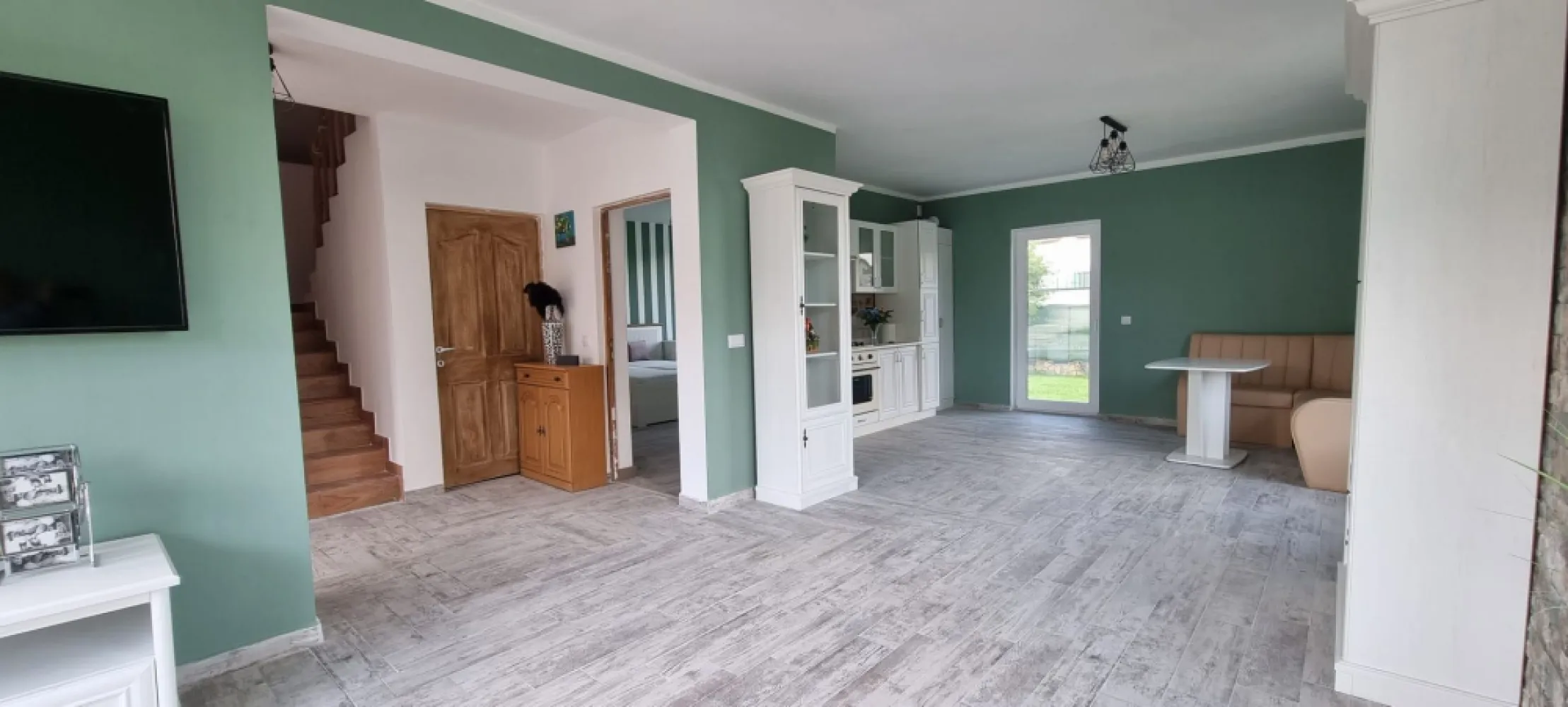 De inchiriat, vila noua - Bariera Traian - Lacul Brates