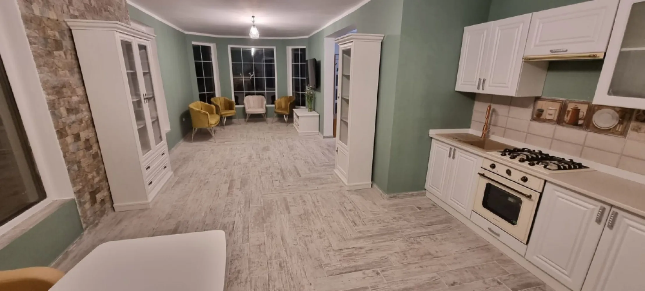 De inchiriat, vila noua - Bariera Traian - Lacul Brates