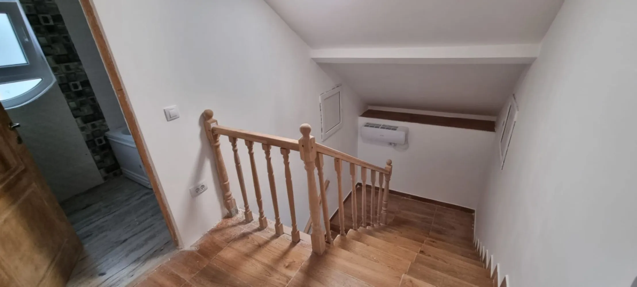 De inchiriat, vila noua - Bariera Traian - Lacul Brates