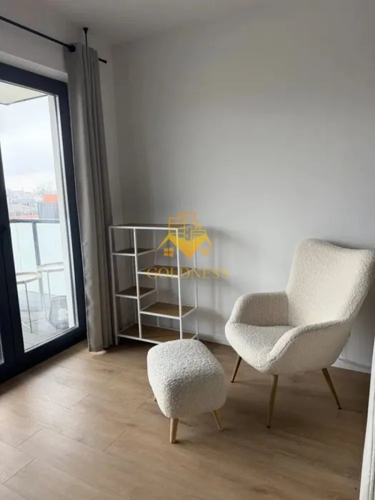 2 Camere Openspace, Liberty Residential, Parcare,Iris,Prima inchiriere - Vă propun spre închiriere un apartament cu 2 camere, situat în complexul Liberty Residential strada Gării , la etajul 4, într-un imobil modern. Apartamentul are o suprafață utilă de 53 mp, la care se adaugă un balcon de 7 mp, ideală pentru relaxare. Compartimentarea este practică și bine organizată, fiind semidecomandată, oferind un spațiu confortabil și funcțional. Locuința dispune de living luminos, dormitor, bucătărie și baie. Imobilul se predă mobilat și utilat, pregătit pentru mutare imediată, iar confortul termic este asigurat eficient. Un mare avantaj îl reprezintă parcarea subterană inclusă în preț. Prețul chiriei este de 625 euro negociabil Pentru mai multe detalii sau pentru a programa o vizionare, vă stau la dispoziție cu drag! Pentru intermediere se percepe comision de 50%! }}
