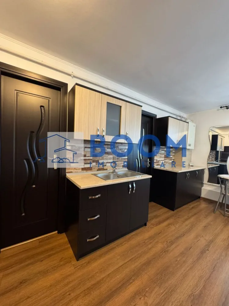 Studio Mansarda | 28 Mp | Centrala Proprie | Complet Mobilata - Studio decomandat de vanzare 28 mp utili

BOOM Imobiliare va propune spre vanzare un studio decomandat cu suprafata utila de 28 mp compartimentat practic si eficient. Locuinta este alcatuita din bucatarie amenajata pe balcon dormitor zona de relaxare si baie oferind un spatiu confortabil si bine organizat.

Studio ul dispune de centrala termica proprie si se vinde mobilat si utilat fiind pregatit pentru mutare imediata. Este o alegere excelenta atat pentru locuit cat si pentru investitie.

Imobilul este amplasat intr o zona cu acces rapid catre magazine scoli mijloace de transport in comun si alte puncte de interes.

Pentru mai multe detalii sau pentru programarea unei vizionari contacteaza ne. CP3200202