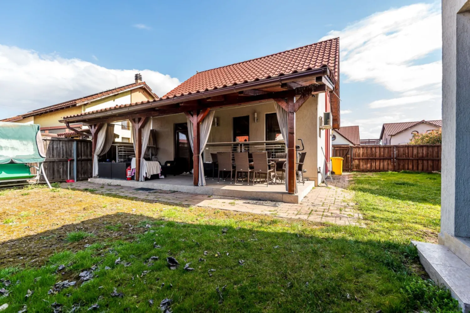 Casă în Westfield | 140 mp utili | P+M | 3 camere | curte + anexe