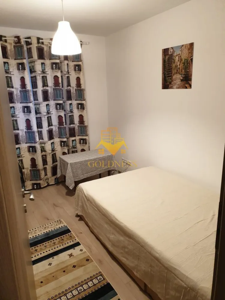 3 camere semidecomandate, parcare, Gheorgheni, Zona Albac, Hotel Royal - GOLDNESS Imobiliare vă propune spre închiriere un apartament cu 3 camere complet mobilat și utilat, la etajul 2 într-un imobil de 4 etaje, în Cartierul gheorgheni. Dispune de loc de parcare! Se află în apropierea stațiilor de transport în comun, magazine, restaurante, spații verzi, farmacii, etc. Apartamentul este compartimentat astfel: - dormitor cu pat matrimonial, dressing, noptiere, birou - dormitor cu pat matrimonial, dressing - living cu canapea , loc de servit cafea - bucatarie complet utilată și mobilată, loc de servit masa - baie cu cada, calorifer port prosop și dulap pentru depozitare. - balcon de 5 mp. Imobilul este dotat cu toate cele necesare- centrală proprie, frigider, aragaz, hotă, mașină de spălat haine, etc. Dacă sunteți interesați de acest apartament și doriți să îl vizionați, dar și pentru alte oferte nu ezitați să ne contactați telefonic sau prin e-mail. Vă stăm la dispoziție! Pentru intermediere se percepe un comision de 50% din prețul chiriei! }}