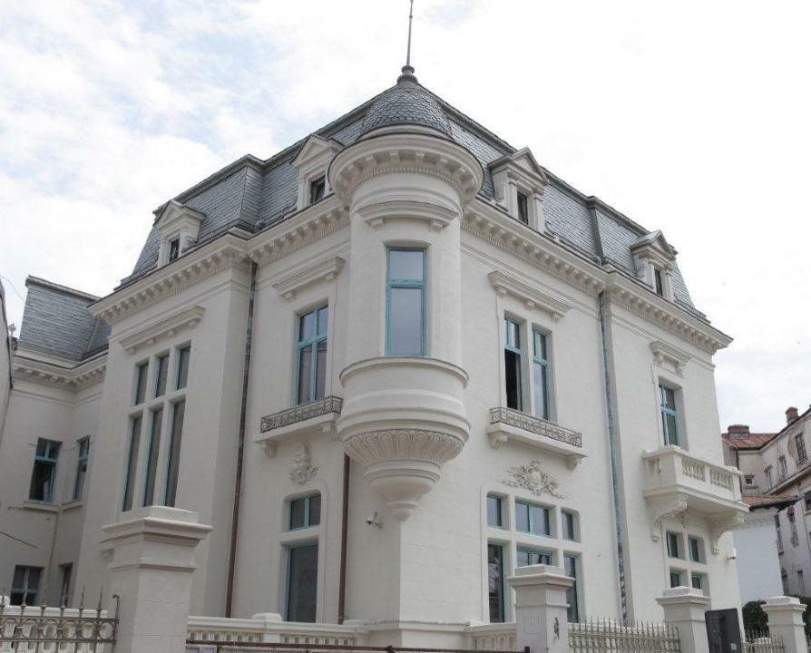 BRASADAS închiriază vila 21 cam UNIRII Birouri exclusive.