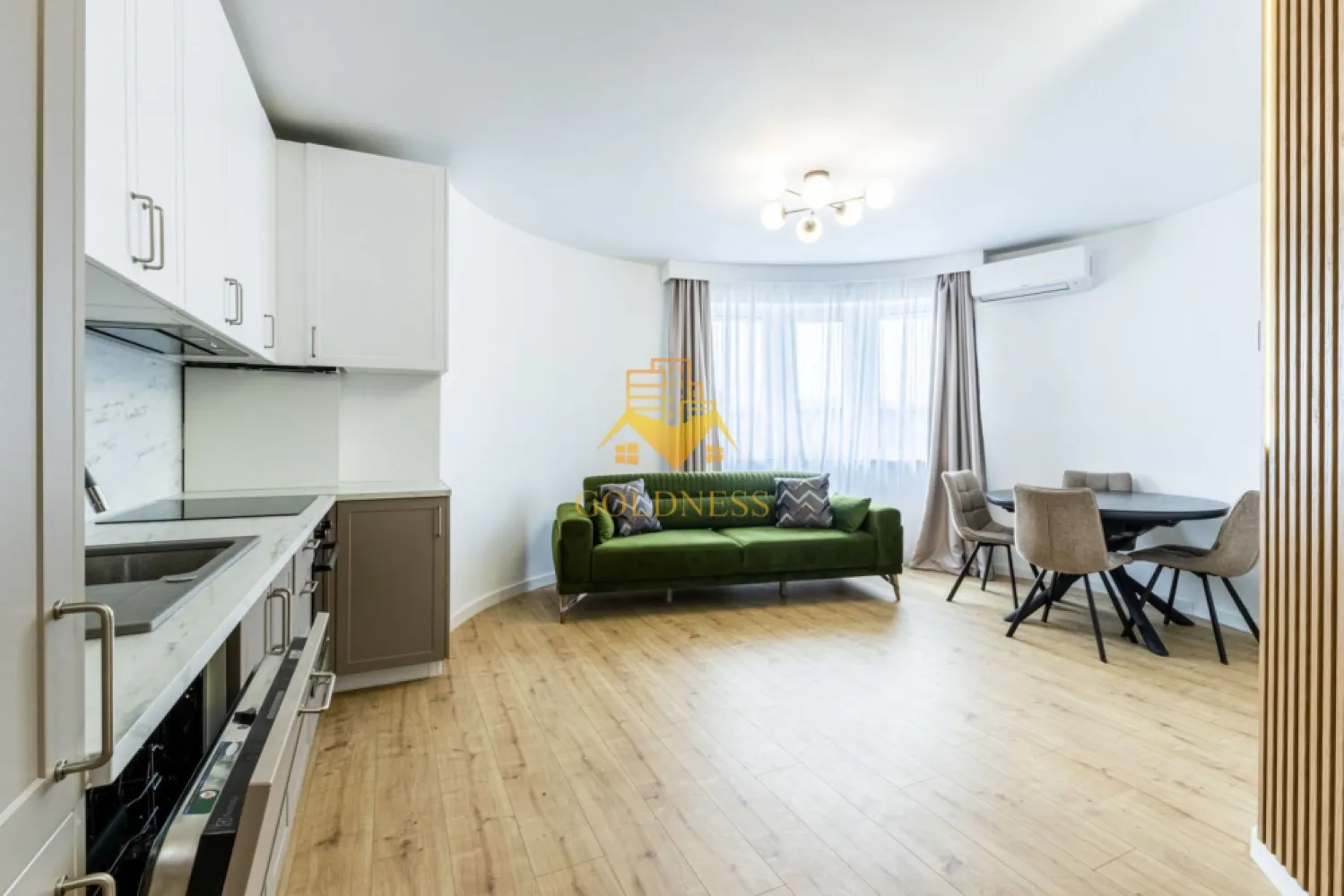 3 camere, Premium, parcare, bloc nou,Europa Eugen Ionesco Zona Luminia - GOLDNESS Imobiliare vă propune spre închiriere un apartament cu 3 camere complet mobilat și utilat, la etajul 2 într-un imobil de 4 etaje, în Cartierul Europa. Dispune de loc de parcare! Se află în apropierea stațiilor de transport în comun, magazine, restaurante, spații verzi, farmacii, etc. Apartamentul este compartimentat astfel: - dormitor cu pat matrimonial, dressing, noptiere - dormitor care se mobileaza la cerere - living cu bucatarie open space complet utilată și mobilată, canapea extensibilă, loc de servit masa - baie cu cabina de dus, calorifer port prosop și dulap pentru depozitare. - terasa de 8 mp. Imobilul este dotat cu toate cele necesare- centrală proprie, frigider, aragaz, hotă, mașină de spălat haine, masina de spalat vase, etc. Dacă sunteți interesați de acest apartament și doriți să îl vizionați, dar și pentru alte oferte nu ezitați să ne contactați telefonic sau prin e-mail. Vă stăm la dispoziție! Pentru intermediere se percepe un comision de 50% din prețul chiriei!
