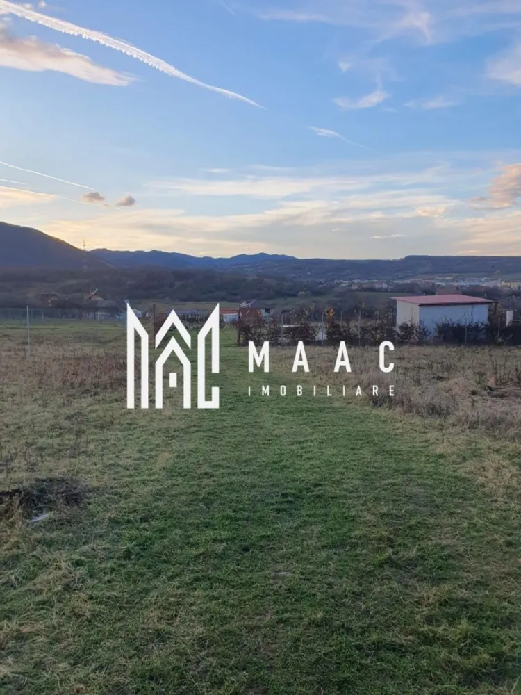 Teren Intravilan | 467Mp | Zona Cisnădie - MAAC Imobiliare vă propune spre vânzare un teren intravilan situat într-o zonă excelentă din Cisnădie. O oportunitate ideală pentru construirea casei mult dorite sau pentru investiție. Detalii teren Suprafață totală: 467 mp Cota parte la drum privat inclusă Deschidere: 18,67 m Adâncime: 25 m Regim: intravilan Terenul se află într-o zonă liniștită, cu acces facil, oferind intimitate și potențial excelent pentru dezvoltare rezidențială. Pentru mai multe detalii sau pentru a programa o vizionare, vă rugăm să ne contactați, specificând ID:CP2825782 }}