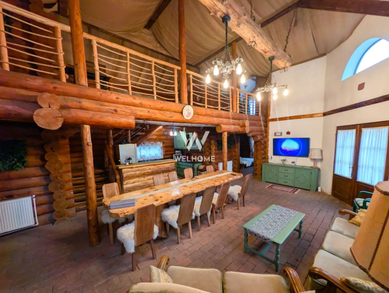 Cabana / Casa de vacanta pe Transfagarasan - Sibiu - Cabana "Rustic Balea" Această proprietate este o casă de vacanță tip cabană construită predominant din lemn masiv rotund, oferind un refugiu montan ideal pentru grupuri mari. Cabana are o capacitate optimă de cazare de opt persoane, fiind dotată cu patru dormitoare matrimoniale. Un avantaj major pentru confortul oaspeților este faptul că fiecare dormitor beneficiază de baie proprie, modern utilată cu cabină de duș. Spațiul de zi este extrem de generos, incluzând un living spațios cu tavan înalt, unde domină bârnele de lemn. Aici se găsesc o zonă de relaxare cu canapele amplasată lângă un șemineu tradițional din cărămidă și o masă lungă, din lemn masiv, pentru servit masa. Bucătăria interioară este complet utilată, integrată armonios în living, remarcându-se prin mobilierul vopsit în verde salvie. În ceea ce privește materialele, cabana utilizează bârne groase, rotunde, din lemn masiv pentru structura principală și pereții interiori, conferind o estetică autentică de log cabin și o izolare excelentă. Pardoseala combină plăcut dușumeaua de lemn din dormitoare cu cărămida sau piatra arsă din living. Pentru relaxare, cabana oferă facilități de wellness de lux: pe terasa exterioară, cu vedere directă la râu, se află un ciubăr (hot tub) din lemn. Lângă ciubăr, o saună privată interioară completează zona SPA. În exterior, există un foișor acoperit cu masă și bănci rustice, dotat cu o zonă de grătar din cărămidă. Cadrul natural este de vis, proprietatea fiind situată pe malul unui râu de munte, la poalele muntilor Fagaras. Datorită poziționării sale strategice, cabana servește ca punct de bază ideal pentru explorarea zonei Transfăgărășanului (DN7C). Cabana/casa de vacanta este listata pe site-urile cu profil turistic fiind foarte cautata si apreciata. Pret: 299.000 euro. Comision cumparator 2% + TVA. }}
