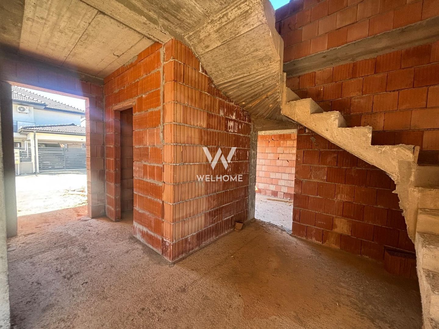 Casa MODERNA cu Garaj si teren 550mp