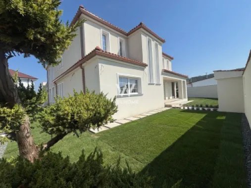 Vila EXCLUSIVISTA cu Piscina, Garaj si 3 Terase