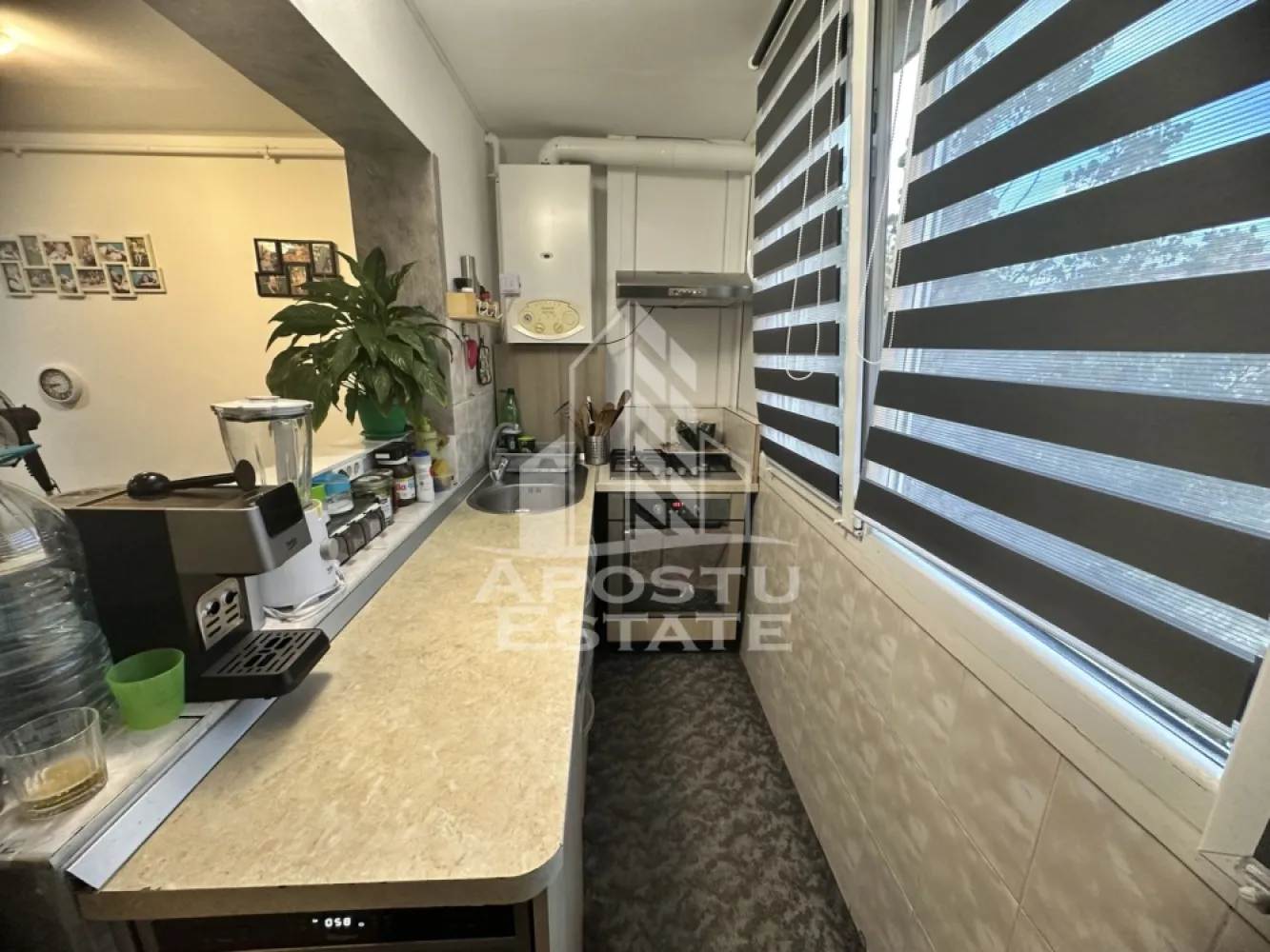 Apartament cu 3 camere, zona Buziasului, 55 mp, Centrala proprie - Agentia imobiliara APOSTU ESTATE va propune spre vanzare un apartament cu 3 camere, in zona Calea Buziasului din Timisoara, judetul Timis, o zona apreciata pentru accesul facil catre mijloacele de transport, centre comerciale si numeroase puncte de interes.    

Locuinta are o suprafata utila de 55 mp.

    Compartimentare eficienta:     
-Hol de acces.
  -Camera copiilor.
  -Living room luminos, mobilat.
-Bucatarie mobilata si utilata.
-Dormitor matrimonial cu acces catre balcon.

-Baie cu cada si aerisire naturala.

    Dotari si beneficii:
    -Incalzire prin centrala proprie.
  
-Se vinde complet mobilat si utilat.
-Geamuri termopan.  
-Usa metalica la intrare.  
-Disponibil imediat.    

Pozitie excelenta:    

-acces rapid catre mijloacele de transport in comun.  -in apropiere de magazine, farmacii, banci, liceu, gradinita si alte facilitati.  
-conexiune facila catre principalele artere ale orasului.  
-Apartamentul este ideal atat pentru locuinta proprie, cat si pentru investitie, datorita amplasarii avantajoase si a costurilor reduse de exploatare.    

Pretul este negociabil.

    Agentia imobiliara Apostu Estate va ofera consultanta bancara gratuita prin intermediul colaboratorilor nostri pentru alegerea celui mai potrivit tip de credit, astfel incat tu sa devii noul proprietar al acestei proprietati.

    Va asteptam cu drag la o vizionare!   ID intern: CP3207706