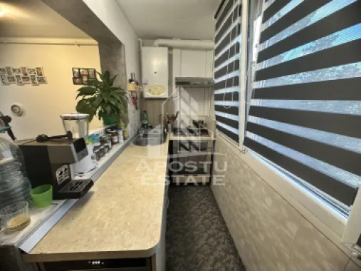 Apartament cu 3 camere, zona Buziasului, 55 mp, Centrala proprie