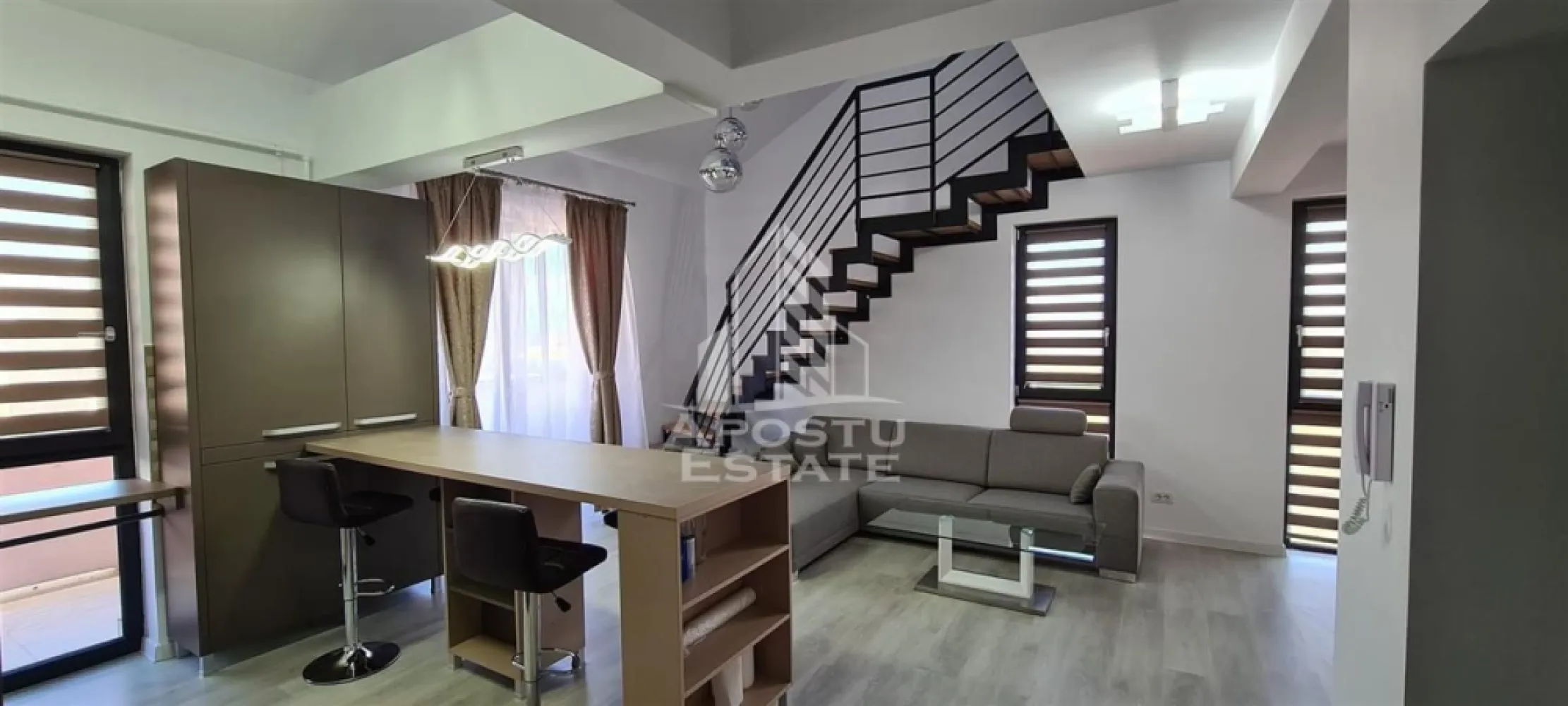 Apartament cu 3 camere,de inchiriat, Giroc,Timisoara - Agentia imobiliara APOSTU ESTATE va propune spre inchiriere un apartament cu 3 camere, confort 1, open space, situat la etajul 3/3 in localitatea Giroc.

Imobilul se intinde pe o suprafata utila de 110mp si este compartimentat astfel:
- hol de acces
- living luminos si spatios
- 2 dormitoare complet mobilate
- bucatarie complet mobilata si utilata
- 2 bai
- balcon

Confortul termic se realizeaza prin intermediul centralei termice pe gaz

Vecinatati:
- Mega Image Lidl Penny
- Poligon MAG Tehnica
- Sinsay Pepco
- Mijloace de transport in comun

Animalele de companie nu sunt acceptate de catre proprietar!
Preț;520 euro

Va asteptam cu drag la o vizionare!
ID intern: CP3212558!