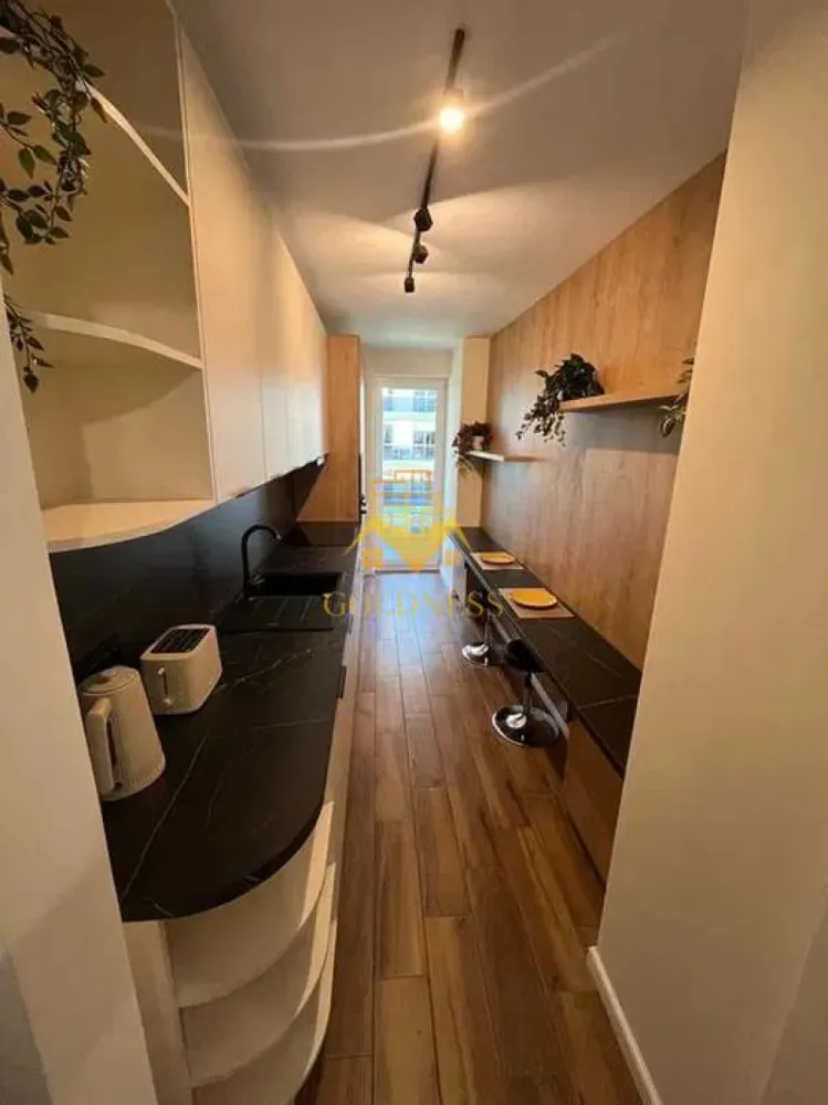 2 camere semidecomandate, Premium, Parcare, Elite City, Iris, Lidl - GOLDNESS Imobiliare vă propune spre închiriere un apartament cu 2 camere complet mobilat și utilat, la etajul 3 într-un imobil de 7 etaje, în Cartierul Iris.
Dispune de loc de parcare subterana!
Se află în apropierea stațiilor de transport în comun, magazine, restaurante, spații verzi, farmacii, etc. 

Apartamentul este compartimentat astfel:
 - dormitor cu pat matrimonial, noptiere
 - living cu canapea extensibila, dressing, comoda tv, televizor, aer conditionat, loc de servit masa
 - bucatarie complet utilată și mobilată, loc de servit masa 
 - baie cu dus walk-in, calorifer port prosop și dulap generos pentru depozitare.
 - terasa de 13 mp.

Imobilul este dotat cu toate cele necesare- centrală proprie, frigider, aragaz, hotă, mașină de spălat haine cu uscator, masina de spalat vase, aer conditionat, etc. 

Dacă sunteți interesați de acest apartament și doriți să îl vizionați, dar și pentru alte oferte nu ezitați să ne contactați telefonic sau prin e-mail. Vă stăm la dispoziție!
Pentru intermediere se percepe un comision de 50% din prețul chiriei!