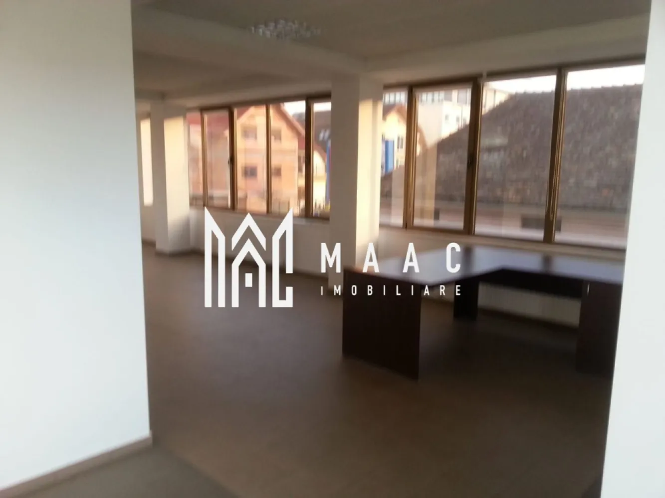 Spațiu Comercial | 70 mp | Calea Dumbrăvii - MAAC Imobiliare vă propune spre închiriere un spațiu comercial situat la etajul 1, pe Calea Dumbrăvii – una dintre cele mai circulate și apreciate zone ale orașului. Localizare: Calea Dumbrăvii, etaj 1 Suprafață utilă: 70 mp Spațiul se închiriază fără biroul de 9,57 mp și fără toaleta de 2,79 mp. Garanție: 2 luni de chirie Spațiul este ideal pentru activități comerciale, birouri, showroom-uri sau cabinete, beneficiind de vizibilitate excelentă și acces facil. Zona este intens circulată, cu numeroase puncte de interes în apropiere, ceea ce garantează un flux constant de potențiali clienți. Pentru mai multe informații sau pentru programarea unei vizionări, vă rugăm să ne contactați specificând ID:CP2825351 }}