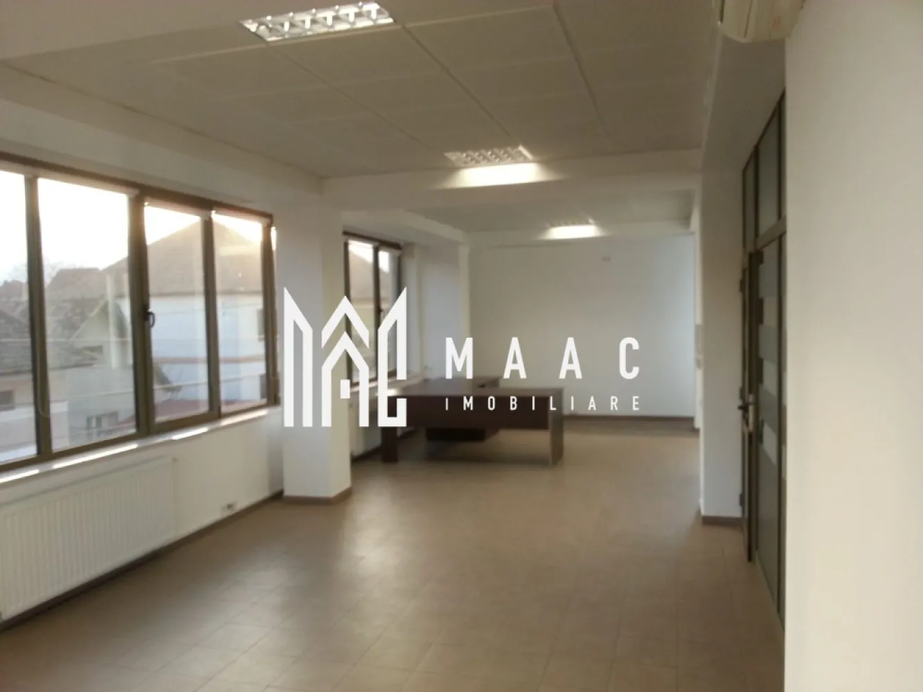 Spațiu Comercial | 70 mp | Calea Dumbrăvii - MAAC Imobiliare vă propune spre închiriere un spațiu comercial situat la etajul 1, pe Calea Dumbrăvii – una dintre cele mai circulate și apreciate zone ale orașului. Localizare: Calea Dumbrăvii, etaj 1 Suprafață utilă: 70 mp Spațiul se închiriază fără biroul de 9,57 mp și fără toaleta de 2,79 mp. Garanție: 2 luni de chirie Spațiul este ideal pentru activități comerciale, birouri, showroom-uri sau cabinete, beneficiind de vizibilitate excelentă și acces facil. Zona este intens circulată, cu numeroase puncte de interes în apropiere, ceea ce garantează un flux constant de potențiali clienți. Pentru mai multe informații sau pentru programarea unei vizionări, vă rugăm să ne contactați specificând ID:CP2825351 }}