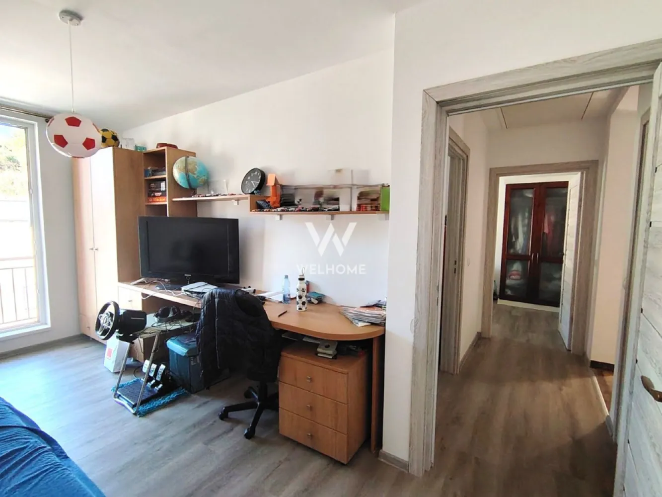 Casa la pret de apartament !! 4 camere 2 bai - Doar 1500 euro/mp !! Casa mobilata, uzura minima, curte si parcare ( 2 locuri ) Casa realizata in 2022, uzura minima - ideala pentru 2-3 persoane - Casa tip townhouse 4 camere, 3 dormitoare, Zona Aeroport - Sibiu - directia Cristian Casa situata in apropiere de Aeroport, Metro, Autostrada - 10/15 min cu auto pana in Centru Sibiu Locuinta are parter si etaj ( 88 mp ) si curte cca 40 mp - separat parcari auto Parter: living open cu bucatarie, baie. spatiu tehnic Etaj: 3 camere - cea mica poate fi dressing/birou, hol, baie, balcon 7 mp Dotata cu mobilier si electrocasnice, geamuri termopan, pompa de caldura si incalzire pardoseala O locuinta intima si primitoare ce poate fi noul tau camin !! Pret vanzare 139.990 Euro - libera de scarcini !! Diana: 0746.107.600 }}