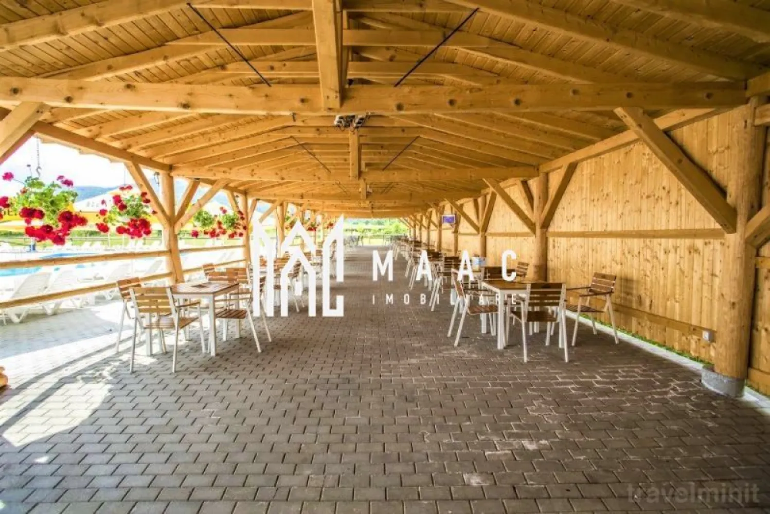 Pensiune | Complex Turistic | Zona Avrigului - MAAC Imobiliare vă propune spre vânzare un complex turistic de anvergură, o afacere la cheie ce oferă toate premisele pentru dezvoltarea unei activități profitabile în domeniul ospitalității, într-un cadru natural deosebit, cu peisaj uimitor către vârfurile Suru și Negoiu. Proprietatea integrează mai multe domenii de activitate active, fiind structurată pentru a susține atât turismul de agrement, cât și organizarea de evenimente.

Complexul turistic include multiple facilități și zone funcționale:

Spații de cazare:
-11 camere cu băi proprii
-5 camere duble cu pat matrimonial și băi proprii
-5 căbănuțe din lemn, fiecare cu o cameră dublă, o baie și o terasă acoperită, fiecare având 31 MPU
-1 apartament în proces de construcție
-salină la parterul construcției cu apartamentul

Restaurant și terasă acoperită:
-restaurantul funcționează momentan doar pentru clienții cazați
-terasă acoperită cu o capacitate de 100 locuri

Piscină:
-capacitate de 200 persoane
-șezlonguri amplasate în jurul piscinei, orientate către priveliștea munților
-terasă cu o capacitate de 300 persoane
-bar cu servire la piscină pentru băuturi și mâncare fast-food
-2 dușuri
-2 grupuri sanitare
-construcția bazinului realizată în anul 2019, cu o capacitate de 350 mc apă

Sală de evenimente:
-capacitate de 400 persoane
-grup sanitar
-bucătărie complet mobilată și utilată
-construcție din lemn (busteni), finalizată în anul 2017

Centru ecvestru:
-întins pe 42 de hectare, deținute în chirie
-grajd de cai cu 60 de locuri

Parc rulote:
-suprafață de 1 hectar
-18 locuri individuale cu posibilitate de racordare individuală la energie electrică și apă
-camping cu zonă de grătar și terasă în aer liber
-dotat cu grupuri sanitare și dușuri

Acest complex turistic reprezintă o oportunitate rară pe piață, reunind facilități complete pentru cazare, alimentație publică, agrement, evenimente și activități ecvestre, într-un cadru natural spectaculos.

Pentru mai multe detalii, vă rugăm să menționați ID: CP3007220.