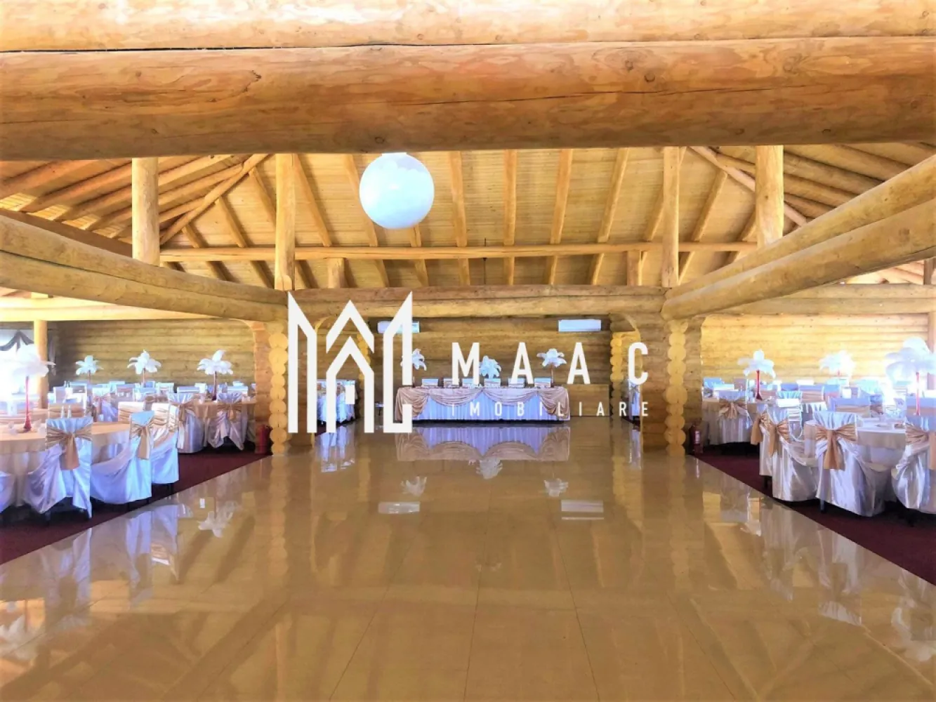 Pensiune | Complex Turistic | Zona Avrigului - MAAC Imobiliare vă propune spre vânzare un complex turistic de anvergură, o afacere la cheie ce oferă toate premisele pentru dezvoltarea unei activități profitabile în domeniul ospitalității, într-un cadru natural deosebit, cu peisaj uimitor către vârfurile Suru și Negoiu. Proprietatea integrează mai multe domenii de activitate active, fiind structurată pentru a susține atât turismul de agrement, cât și organizarea de evenimente.

Complexul turistic include multiple facilități și zone funcționale:

Spații de cazare:
-11 camere cu băi proprii
-5 camere duble cu pat matrimonial și băi proprii
-5 căbănuțe din lemn, fiecare cu o cameră dublă, o baie și o terasă acoperită, fiecare având 31 MPU
-1 apartament în proces de construcție
-salină la parterul construcției cu apartamentul

Restaurant și terasă acoperită:
-restaurantul funcționează momentan doar pentru clienții cazați
-terasă acoperită cu o capacitate de 100 locuri

Piscină:
-capacitate de 200 persoane
-șezlonguri amplasate în jurul piscinei, orientate către priveliștea munților
-terasă cu o capacitate de 300 persoane
-bar cu servire la piscină pentru băuturi și mâncare fast-food
-2 dușuri
-2 grupuri sanitare
-construcția bazinului realizată în anul 2019, cu o capacitate de 350 mc apă

Sală de evenimente:
-capacitate de 400 persoane
-grup sanitar
-bucătărie complet mobilată și utilată
-construcție din lemn (busteni), finalizată în anul 2017

Centru ecvestru:
-întins pe 42 de hectare, deținute în chirie
-grajd de cai cu 60 de locuri

Parc rulote:
-suprafață de 1 hectar
-18 locuri individuale cu posibilitate de racordare individuală la energie electrică și apă
-camping cu zonă de grătar și terasă în aer liber
-dotat cu grupuri sanitare și dușuri

Acest complex turistic reprezintă o oportunitate rară pe piață, reunind facilități complete pentru cazare, alimentație publică, agrement, evenimente și activități ecvestre, într-un cadru natural spectaculos.

Pentru mai multe detalii, vă rugăm să menționați ID: CP3007220.