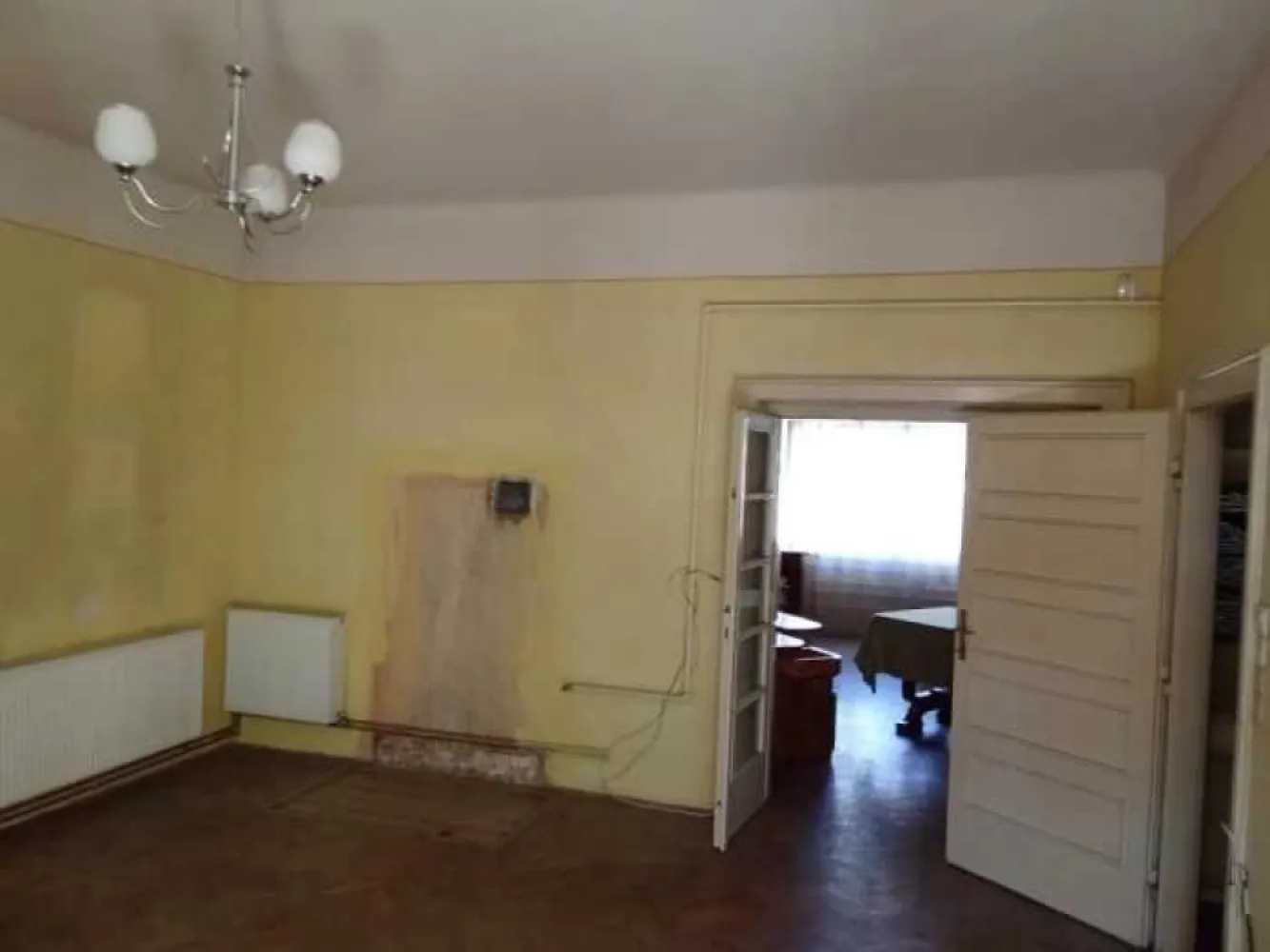 BRASADAS vinde / închiriaza ap 2 cam zona ultracentrală.