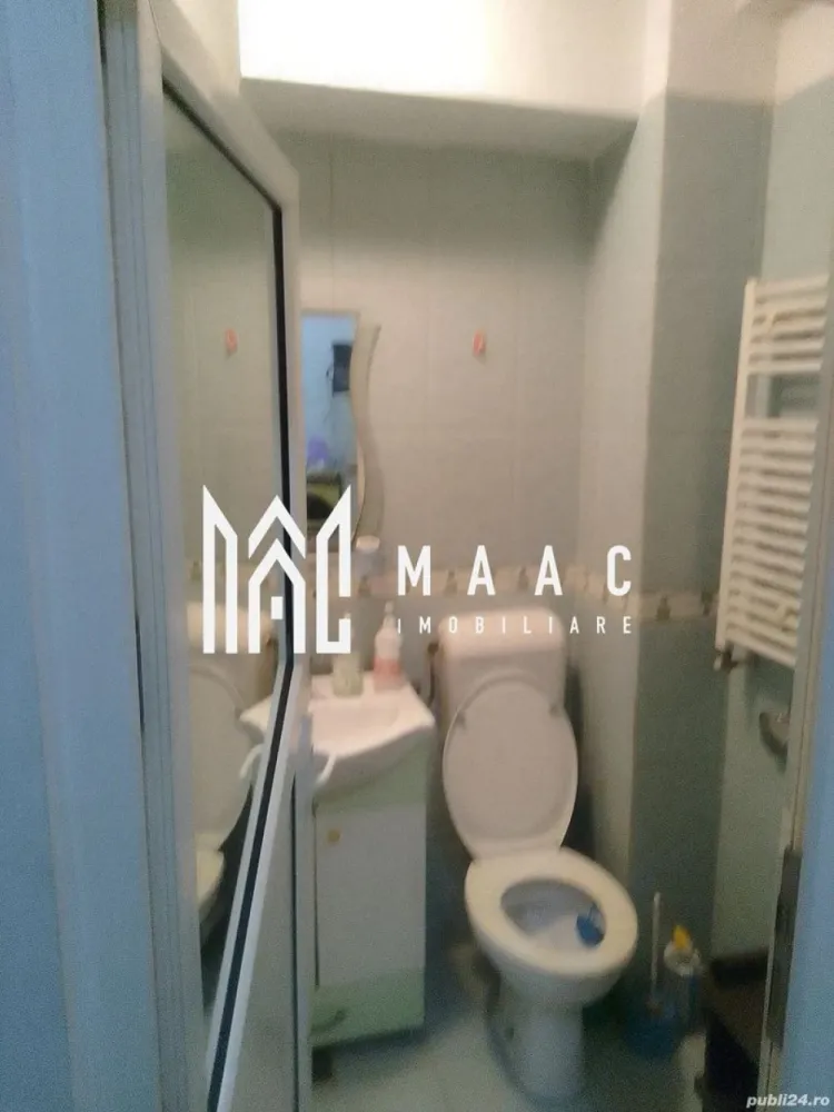 Garsonieră Traian | etaj 2 | - MAAC IMOBILIARE vă propune spre vânzare o garsonieră cochetă, situată în zona Traian, Râmnicu Vâlcea. Locuința este amplasată la etajul 2 al unui bloc stradal și are o suprafață utilă de 22 mp, fiind o alegere excelentă atât pentru locuit, cât și pentru investiție. Garsoniera beneficiază de o poziționare foarte bună, într-o zonă bine dezvoltată, cu acces facil către toate punctele de interes: magazine, școli, grădinițe și unități medicale. Amplasarea stradală oferă acces rapid la mijloace de transport și la principalele artere ale orașului. Datorită compartimentării eficiente, spațiul este ușor de amenajat în funcție de preferințele viitorului proprietar. Avantaje principale: -etaj intermediar (etaj 2) -bloc stradal, acces facil -zonă cu multiple facilități (magazine, școală, grădiniță, spital) -ideală pentru investiție sau locuință personală -suprafață ușor de întreținut Această proprietate reprezintă o oportunitate excelentă pentru cei care își doresc un spațiu accesibil, bine poziționat, într-o zonă căutată a orașului. Pentru mai multe detalii sau programarea unei vizionări, echipa MAAC IMOBILIARE vă stă la dispoziție. MAAC IMOBILIARE – alegerea potrivită pentru tine! CP2985250 }}