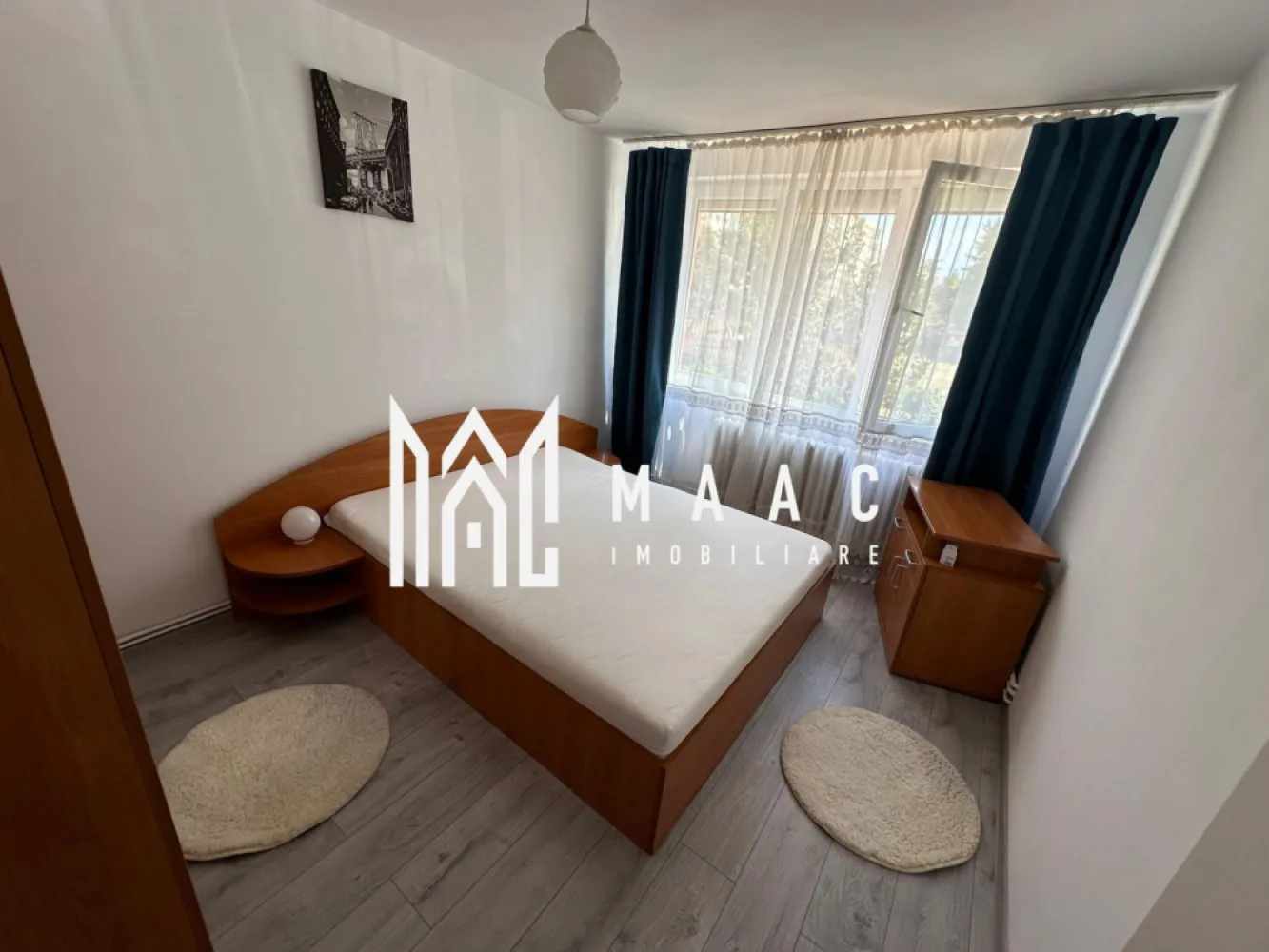 Apartament 2 camere | Parter | Balcon | 54 MPU | Mihai Viteazu - MAAC Imobiliare vă propune spre închiriere un apartament cochet cu 2 camere, situat în zona Bulevardului Mihai Viteazu din Sibiu. Detalii apartament 2 camere Compartimentare: dormitor sufragerie bucătărie separată baie Etaj: parter Dotări și avantaje Complet mobilat și utilat Spațiu bine compartimentat Potrivit pentru o persoană sau cuplu Gata de locuit imediat Avantaje locație Situat în zona Mihai Viteazu Acces rapid către magazine, supermarketuri și transport public Aproape de puncte de interes din oraș Pentru mai multe informații sau pentru a programa o vizionare specificati ID: CP2985157 }}