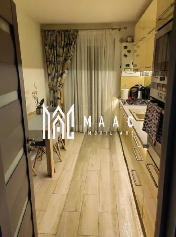 Apartament 2 camere | 57mp | Decomandat | Terasa | Pivniță | Turnisor - MAAC Imobiliare vă prezintă spre vânzare un apartament care chiar merită văzut – spațiu, confort și o terasă rar întâlnită! Situat în Turnișor, cartier Alma o zonă liniștită, dar bine conectată, acest apartament este alegerea ideală atât pentru locuit, cât și pentru investiție. Ce îl face special? Un mix foarte reușit între compartimentare practică, dotări moderne și un mare avantaj: o terasă generoasă de 28 mp – perfectă pentru relaxare, socializare sau seri la grill. Compartimentare: Living luminos și spațios Dormitor matrimonial (cu posibilitate de transformare în 2 dormitoare) Bucătărie complet utilată Hol mobilat eficient Baie cu cadă cu hidromasaj Terasă cu acces din bucătărie și dormitor Suprafețe: 57 mp utili Terasă: 28 mp Beneficii incluse: Etaj 4 Parcare privată Pivniță amenajată inteligent, cu rafturi metalice Dotări care fac diferența: Centrală termică NOUĂ (în garanție) Mobilier realizat la comandă (MDF) Electrocasnice complete: frigider, cuptor electric încorporat, cuptor cu microunde Mașină de spălat rufe + uscător Mașină de spălat vase Iluminat LED cu senzori de mișcare Lampă cu boxă Bluetooth în bucătărie Pat tapițat Cadă cu hidromasaj Terasa – punctul forte al proprietății: Uscător metalic rabatabil Masă rabatabilă Spațiu dedicat pentru grill Colțar și măsuță – perfecte pentru relaxare Avantaj investițional: În momentul actual, apartamentul este deja închiriat, ceea ce îl transformă într-o oportunitate excelentă de investiție, oferind venit pasiv încă din prima zi după achiziționare. Pentru mai multe detalii sau pentru a programa o vizionare, vă rugăm să ne contactați specificând ID:CP2980388 }}