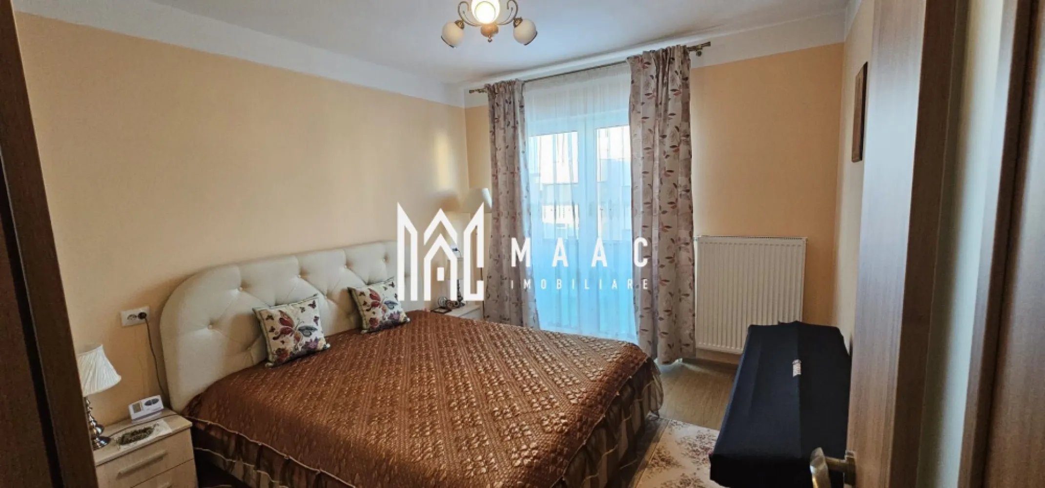 Apartament 3 camere | 66 MPU | Balcon | Arhitectilor - MAAC Imobiliare vă prezintă spre vânzare un apartament cu 3 camere, situat la etajul 2 din 3, în zona Cartierul Arhitecților. Caracteristici: Apartament semidecomandat, bine compartimentat. Suprafață utilă de 66 mp. Situat la etajul 2 din 3. Imobil construit în anul 2016, din cărămidă. Bloc izolat exterior. Compartimentare: Hol de acces. Dormitor cu balcon. Al doilea dormitor. Living luminos, cu acces către balcon. Bucătărie separată. Spațiu de depozitare. Baie cu geam de aerisire. Dotări și finisaje: Centrală termică proprie. Încălzire prin calorifere. Uși interioare moderne tip CPL. Ușă metalică la intrare. Podele finisate cu parchet și gresie. Izolație termică exterioară. Mobilare și utilare: Apartamentul se vinde complet mobilat și utilat, conform fotografiilor. Bucătăria este echipată cu electrocasnice, inclusiv cuptor cu microunde, aragaz cu cuptor electric și combină frigorifică. Include mașină de spălat vase. Mașină de spălat rufe cu uscător inclusă. Avantaje proprietate: Două balcoane, ideale pentru relaxare. Spațiu bine organizat, potrivit pentru familie. Locuință pregătită pentru mutare imediată. Loc de parcare disponibil în fața imobilului. Pentru mai multe detalii precizati telefonic ca ati vazut anuntul cu ID: CP2972902 }}
