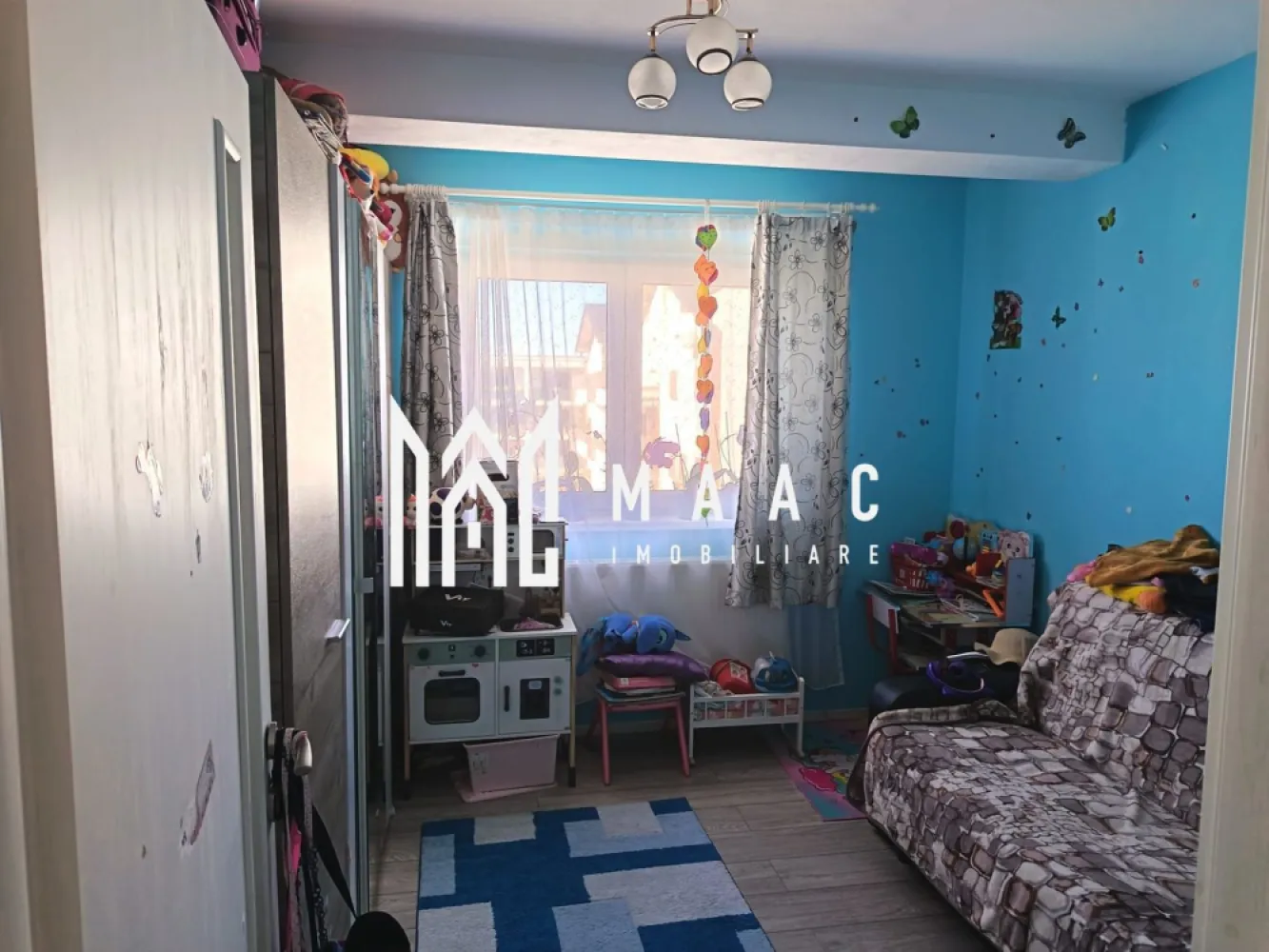 Apartament 3 camere | Etaj 2 | Balcoane | Arhitectilor - MAAC Imobiliare vă propune spre vânzare un apartament cu 3 camere, situat la etajul 2 din 3, în Cartierul Arhitecților, într-un imobil construit în 2019. Caracteristici: Suprafață utilă: 53 mp Compartimentare decomandată Living și bucătărie open space 2 dormitoare Baie cu geam Hol 2 balcoane de aproximativ 3 mp fiecare Loc de parcare privat. Dotări și beneficii: Centrala termica proprie cu calorifere. Apartament luminos, bine compartimentat, potrivit pentru familii Zona liniștită, acces rapid la stații de autobuz si magazine. Pentru mai multe detalii precizati telefonic ca ati vazut anuntul cu ID: CP2971922 }}