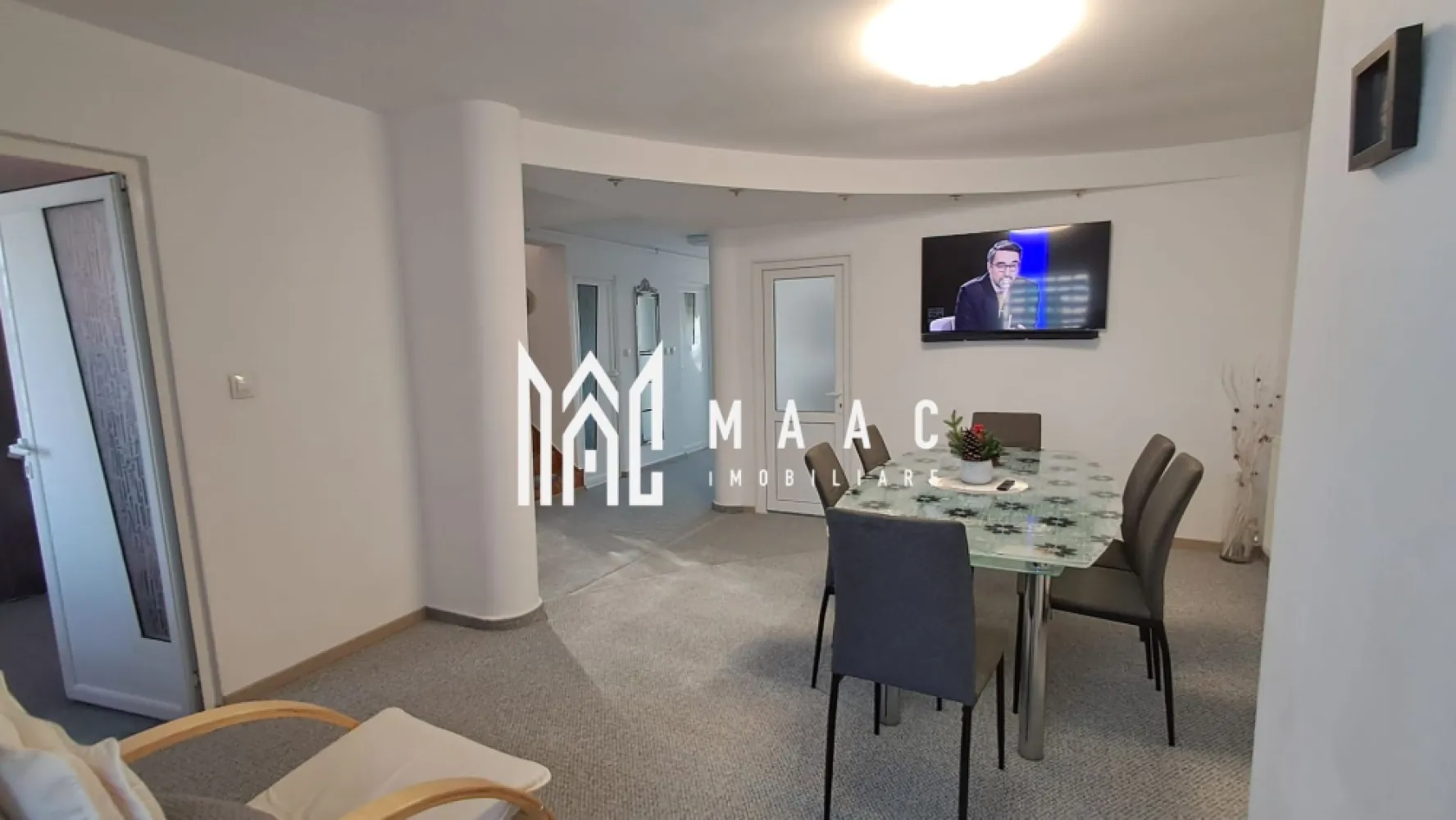 Casa 5 camere | 124MPU | Curte individuala | Terezian - MAAC Imobiliare vă propune spre vânzare o casă tip triplex, bine compartimentată, situată în zona Terezian. Caracteristici: Suprafață utilă 124 mp. Construcție realizată în anul 2008. Curte proprie de aproximativ 50 mp. Locuință practică, bine organizată. Compartimentare: Living spațios. Bucătărie separată, cu zonă de dining. 4 dormitoare. 2 băi. Balcon. Terasă amenajată, cu zonă de BBQ. Dotări și beneficii: Centrală termică proprie cu calorifere. Șemineu, pentru un plus de confort și atmosferă. Avantaje locație: Aproape de centre comerciale precum Selgros Cash & Carry Sibiu și Kaufland Sibiu. Acces facil către autostradă. În apropiere se află școli, grădinițe și alte facilități. Zonă rezidențială liniștită, cu trafic redus. Pentru mai multe detalii precizati telefonic ca ati vazut anuntul cu ID: CP2971886 }}