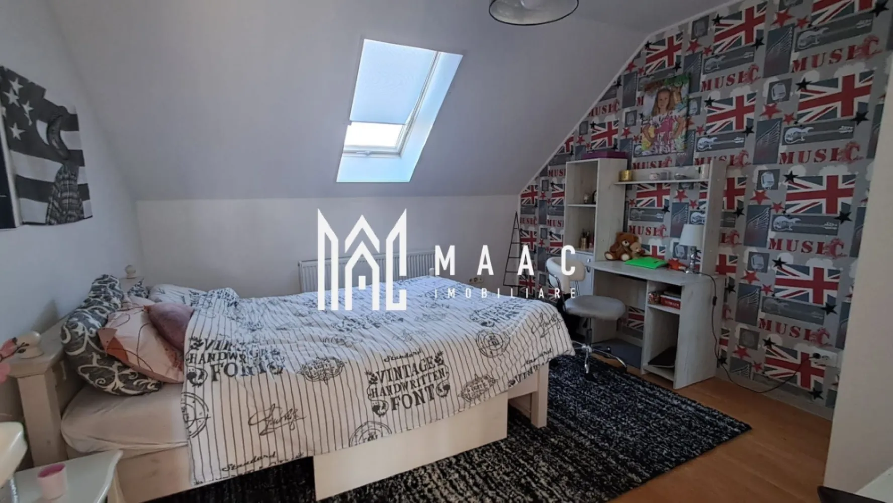 Casa 5 camere | 124MPU | Curte individuala | Terezian - MAAC Imobiliare vă propune spre vânzare o casă tip triplex, bine compartimentată, situată în zona Terezian. Caracteristici: Suprafață utilă 124 mp. Construcție realizată în anul 2008. Curte proprie de aproximativ 50 mp. Locuință practică, bine organizată. Compartimentare: Living spațios. Bucătărie separată, cu zonă de dining. 4 dormitoare. 2 băi. Balcon. Terasă amenajată, cu zonă de BBQ. Dotări și beneficii: Centrală termică proprie cu calorifere. Șemineu, pentru un plus de confort și atmosferă. Avantaje locație: Aproape de centre comerciale precum Selgros Cash & Carry Sibiu și Kaufland Sibiu. Acces facil către autostradă. În apropiere se află școli, grădinițe și alte facilități. Zonă rezidențială liniștită, cu trafic redus. Pentru mai multe detalii precizati telefonic ca ati vazut anuntul cu ID: CP2971886 }}