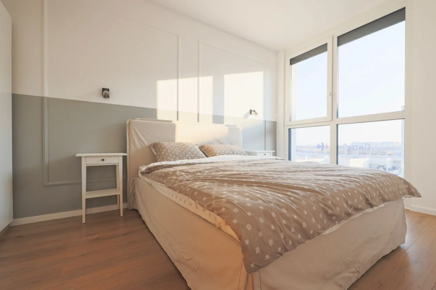 Investește sau mută-te în Ared City! Predare 30 Noiembrie 2026 - 🏢 Blocul R39 – Investiția care îți oferă mai mult decât un apartament. Îți oferă un stil de viață. 📅 Finalizare: 30 Noiembrie 2026 💰 Prețuri începând de la 81 039 EURO + TVA | Comision 0 | Preț valabil pentru plata integrală până la date de 30 Noiembrie 2026

Blocul R39 face parte dintr-un proiect rezidențial premium situat în Ared City, zona AFI Arad – ideal pentru cei care caută confort, eficiență și acces rapid la facilități urbane.

🔹 Caracteristici:

✅ 1 dormitor + 1 baie – spațiu optim pentru viața modernă
✅ Living open-space cu bucătărie – perfect pentru relaxare și socializare
✅ Balcon privat – pentru momentele tale de respiro
✅ Încălzire în pardoseală + centrală proprie pe gaz
✅ Aer condiționat – confort în orice sezon
✅ Posibilitate de finisare direct cu dezvoltatorul

📍 Locație excelentă – ARED AFI La câțiva pași de centre comerciale, restaurante, parcuri și mijloace de transport.

🔧 Apartamentele se predau semifinisate, cu opțiunea de predare la cheie – flexibilitate totală pentru personalizare. Dacă nu ai suma integrală până la predare, contactează-mă acum pentru detalii despre termenele de plată flexibile. 

📞 Pentru detalii și vizionări: 📲 0761 899 230 – Mihai Molnar, Consultant imobiliar ARED 📍 Bulevardul Decebal 2, Arad