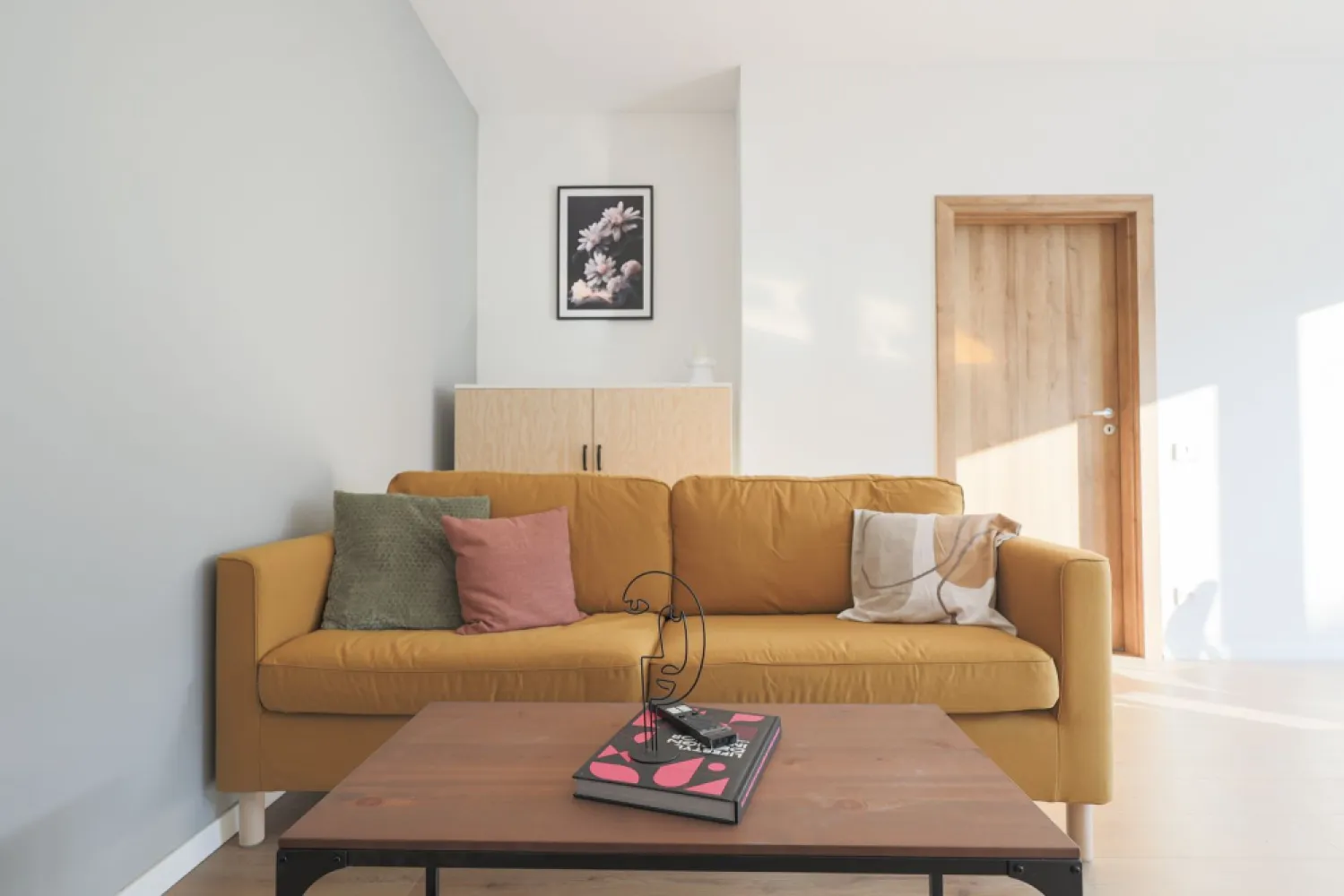 Investește sau mută-te în Ared City! Predare 30 Noiembrie 2026 - 🏢 Blocul R39 – Investiția care îți oferă mai mult decât un apartament. Îți oferă un stil de viață. 📅 Finalizare: 30 Noiembrie 2026 💰 Prețuri începând de la 81 039 EURO + TVA | Comision 0 | Preț valabil pentru plata integrală până la date de 30 Noiembrie 2026

Blocul R39 face parte dintr-un proiect rezidențial premium situat în Ared City, zona AFI Arad – ideal pentru cei care caută confort, eficiență și acces rapid la facilități urbane.

🔹 Caracteristici:

✅ 1 dormitor + 1 baie – spațiu optim pentru viața modernă
✅ Living open-space cu bucătărie – perfect pentru relaxare și socializare
✅ Balcon privat – pentru momentele tale de respiro
✅ Încălzire în pardoseală + centrală proprie pe gaz
✅ Aer condiționat – confort în orice sezon
✅ Posibilitate de finisare direct cu dezvoltatorul

📍 Locație excelentă – ARED AFI La câțiva pași de centre comerciale, restaurante, parcuri și mijloace de transport.

🔧 Apartamentele se predau semifinisate, cu opțiunea de predare la cheie – flexibilitate totală pentru personalizare. Dacă nu ai suma integrală până la predare, contactează-mă acum pentru detalii despre termenele de plată flexibile. 

📞 Pentru detalii și vizionări: 📲 0761 899 230 – Mihai Molnar, Consultant imobiliar ARED 📍 Bulevardul Decebal 2, Arad