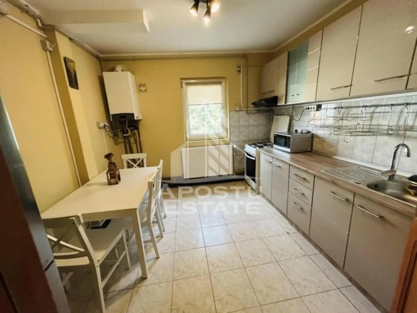 Apartament cu 3 camere in Complexul Studentesc