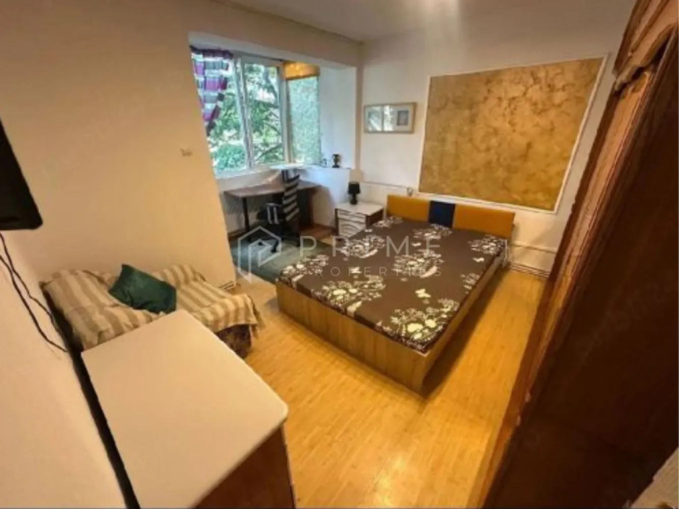 DE ÎNCHIRIAT: Apartament cu 2 camere, complet utilat - Vă propunem spre închiriere un apartament cu 2 camere, complet mobilat și echipat, situat într-o zonă excelentă și foarte căutată din Târgu Mureș, în imediata apropiere a Bulevardului Cetății. Proprietatea se află la o distanță de aproximativ 10 minute de mers pe jos de universitatea UMFST, fiind o opțiune ideală pentru studenți, cadre medicale sau tineri profesioniști.

Locuința dispune de toate utilitățile necesare unui stil de viață modern și confortabil, spațiul fiind optimizat pentru a oferi funcționalitate deplină.

Dotări și Avantaje:
Complet mobilat și utilat: Pregătit în totalitate pentru o mutare rapidă, fără alte investiții din partea viitorului locatar.
Localizare strategică: Acces extrem de facil către universitate, zone verzi, restaurante, cafenele și mijloace de transport în comun.
Liniște și confort: Situat într-un perimetru aerisit, aproape de principalele puncte de interes ale orașului.
Politica locuinței:
Proprietatea se adresează exclusiv persoanelor care nu dețin animale de companie.
Disponibilitate imediată (gata de mutare din luna Iulie).

Condiții Financiare
Preț chirie: 480 EUR / lună
Garanție: Se percepe avansul pe o lună de chirie
Comision agenție: 50% din valoarea primei luni de chirie (se achită o singură dată, la semnarea contractului)

Promisiunea Prime Properties
La Prime Properties, vă oferim siguranță, transparență și servicii impecabile pe tot parcursul drumului către casa ideală. Dacă această proprietate nu corespunde în totalitate nevoilor dumneavoastră, lăsați-ne să găsim împreună alternativa potrivită stilului dumneavoastră de viață.

💬 Pentru detalii suplimentare și programarea unei vizionări private, vă invităm să ne contactați prin mesaj privat.