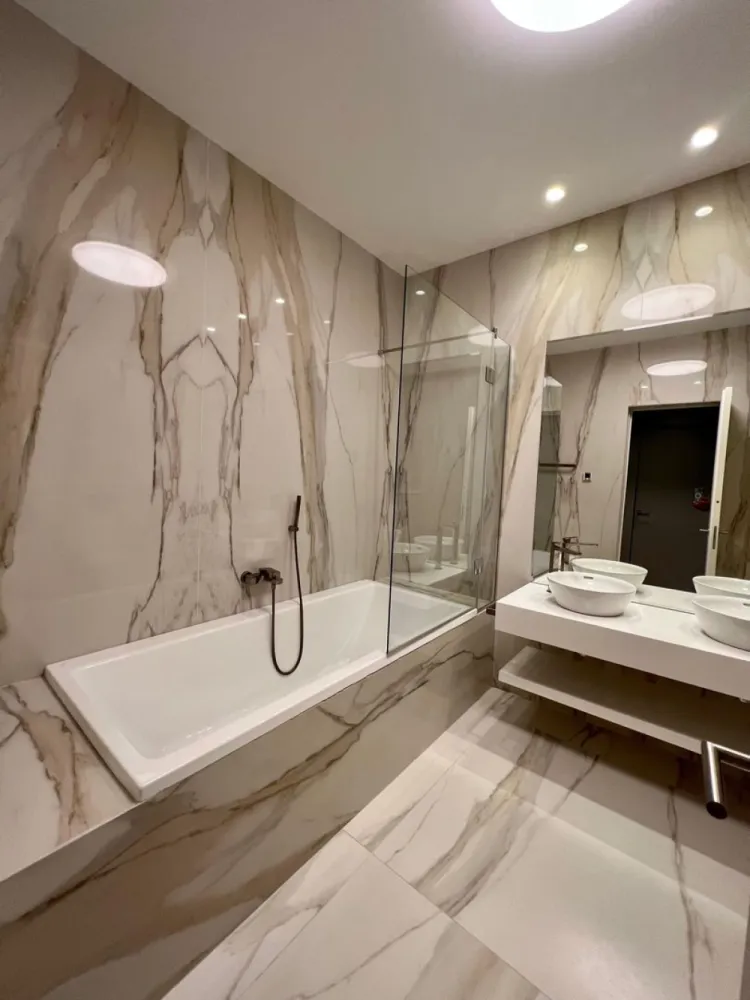 BRASADAS inchiriaza ap 2 cam 78 mp. etaj 5/5 ONE Floreasca. - Agentia Imobiliara BRASADAS inchiriaza apartament cu doua camere situat la etajul 5/5 in ansamblul rezidențial ONE din Floreasca. Apartamentul are garaj subteran si o terasa suprafata de 25 mp. cu vedere superba. Www.brasadas.com. }}