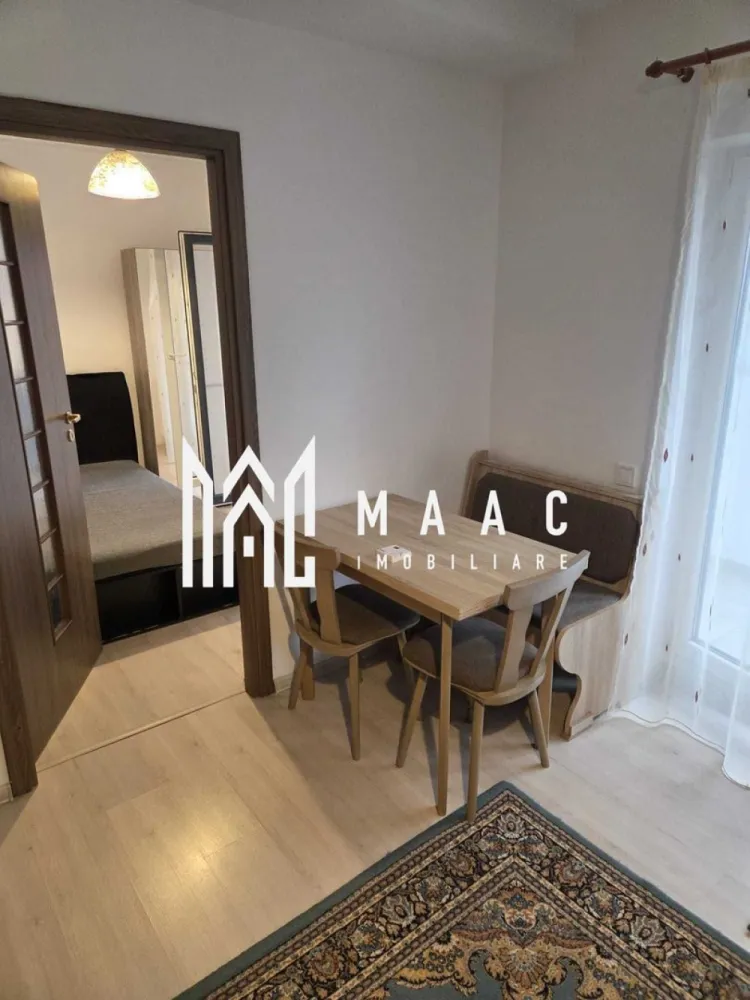 Apartament 1 Cameră I Etaj 2 I Loc Parcare I Arhitectilor - MAAC Imobiliare vă propune spre vânzare o garsonieră situată la etajul 2 al unui imobil amplasat în zona Arhitectilor o zonă urbană bine conectată la facilități comerciale și servicii esențiale. Proprietatea are o suprafață de 27 mp și reprezintă o opțiune potrivită atât pentru locuință proprie, cât și pentru investiție imobiliară, datorită poziționării într-o zonă cu acces rapid la puncte de interes din oraș. Garsoniera beneficiază de o compartimentare practică pentru această categorie de suprafață, spațiile fiind organizate astfel încât să ofere funcționalitate și confort pentru locuire. Poziționarea etajul 2 oferă un plus de intimitate, iar proximitatea față de magazine și servicii contribuie la un stil de viață comod. Compartimentarea locuinței este următoarea: -Camera de zi -Bucătărie -Baie -Hol -Balcon Imobilul este situat într-o zonă cu acces facil către centre comerciale și diverse puncte de interes, ceea ce face ca toate necesitățile zilnice să fie la îndemână. În imediata apropiere se găsesc magazine, servicii și multiple facilități urbane. De asemenea, accesul la mijloacele de transport în comun este rapid, oferind conexiuni eficiente către alte zone ale orașului. Apartamentul se vinde mobilat si utilat, oferind posibilitatea amenajării și personalizării spațiului în funcție de preferințele viitorului proprietar. Datorită poziționării și caracteristicilor sale, proprietatea poate reprezenta o alegere potrivită atât pentru locuire, cât și pentru investiție. Pentru mai multe detalii vă rugăm să precizați telefonic că ați văzut anunțul cu CP2984627 }}