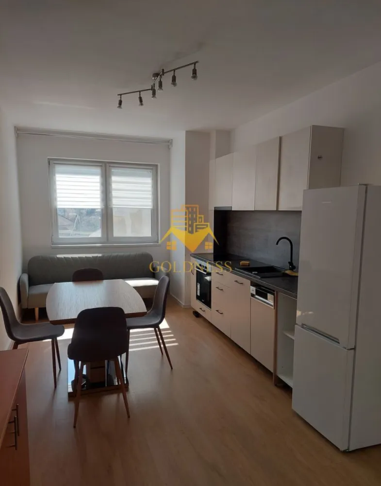 3 camere, Bloc Nou, Marasti, Clujana, Fabricii, Parcare, Pet-Friendly - GOLDNESS Imobiliare vă propune spre închiriere un apartament cu 3 camere complet mobilat și utilat, la etajul 2 într-un imobil de 6 etaje, în Cartierul Marasti. Dispune de loc de parcare la subteran. Se află în apropierea stațiilor de transport în comun, magazine, restaurante, spații verzi, farmacii, etc. Apartamentul este compartimentat astfel: - dormitor cu pat matrimonial, dressing, noptiere - living cu bucatarie open space complet utilată și mobilată, canapea extensibilă, loc de servit masa - baie cu dus walkin , calorifer port prosop și dulap pentru depozitare. - terasa de 5 mp. - la cerere o camera se mobilează în funcție de nevoie. Imobilul este dotat cu toate cele necesare- încălzire în pardoseala, frigider, aragaz, hotă, mașină de spălat haine, mașina spălat vase, etc. Dacă sunteți interesați de acest apartament și doriți să îl vizionați, dar și pentru alte oferte nu ezitați să ne contactați telefonic sau prin e-mail. Vă stăm la dispoziție! Pentru intermediere se percepe un comision de 50% din prețul chiriei! }}