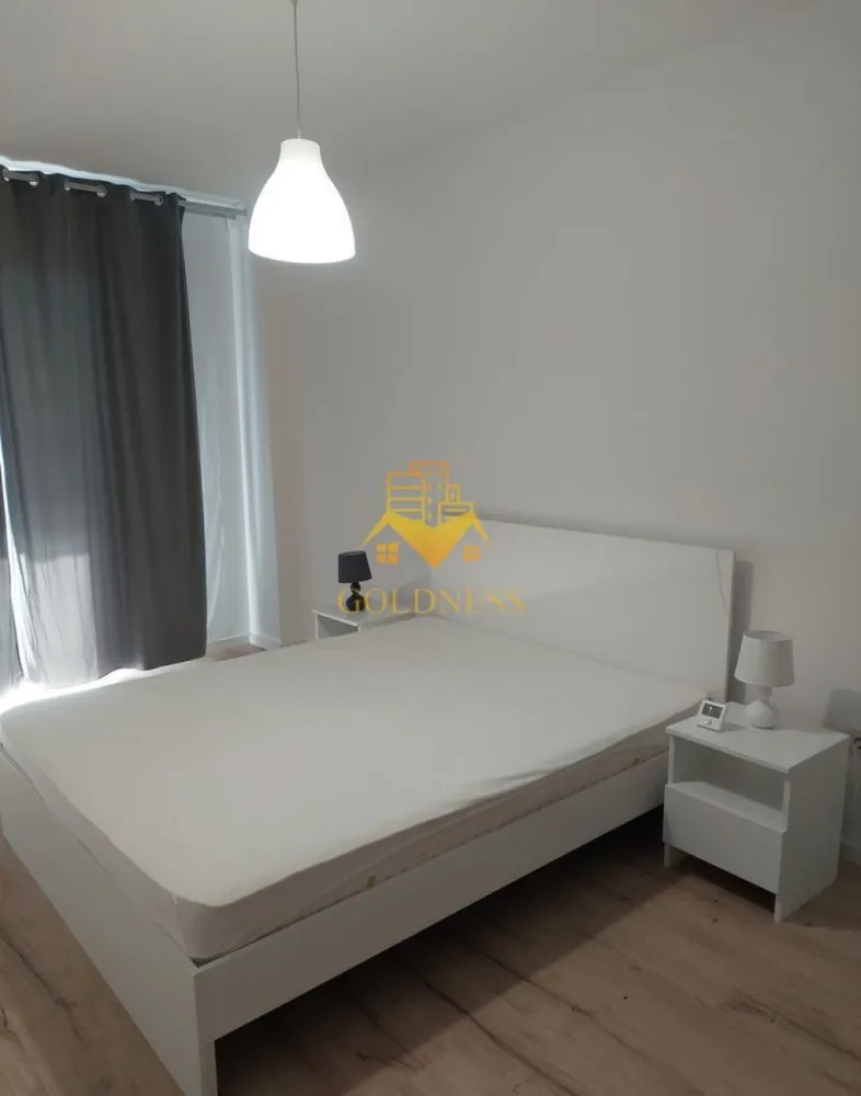 3 camere, Bloc Nou, Marasti, Clujana, Fabricii, Parcare, Pet-Friendly - GOLDNESS Imobiliare vă propune spre închiriere un apartament cu 3 camere complet mobilat și utilat, la etajul 2 într-un imobil de 6 etaje, în Cartierul Marasti. Dispune de loc de parcare la subteran. Se află în apropierea stațiilor de transport în comun, magazine, restaurante, spații verzi, farmacii, etc. Apartamentul este compartimentat astfel: - dormitor cu pat matrimonial, dressing, noptiere - living cu bucatarie open space complet utilată și mobilată, canapea extensibilă, loc de servit masa - baie cu dus walkin , calorifer port prosop și dulap pentru depozitare. - terasa de 5 mp. - la cerere o camera se mobilează în funcție de nevoie. Imobilul este dotat cu toate cele necesare- încălzire în pardoseala, frigider, aragaz, hotă, mașină de spălat haine, mașina spălat vase, etc. Dacă sunteți interesați de acest apartament și doriți să îl vizionați, dar și pentru alte oferte nu ezitați să ne contactați telefonic sau prin e-mail. Vă stăm la dispoziție! Pentru intermediere se percepe un comision de 50% din prețul chiriei! }}