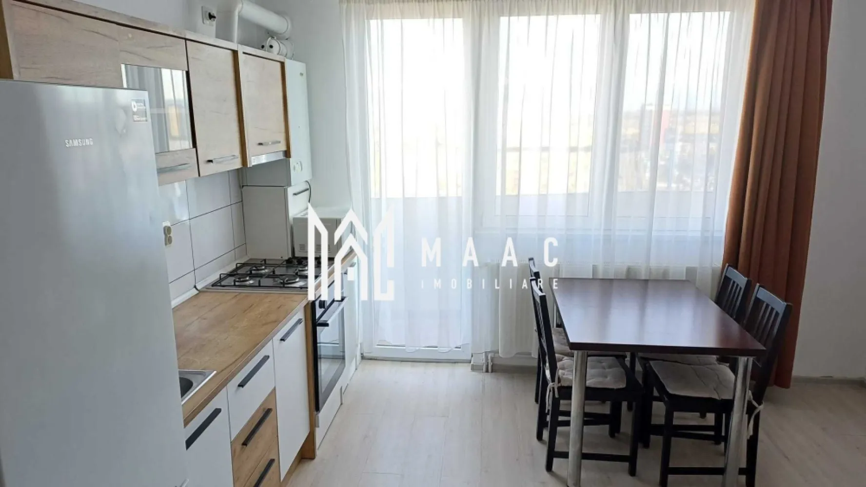 Apartamanet 3 camere I M. ViteazuI I Stanca parcare lift - MAAC Imobiliare va ofera Apartament Modern Mihai Viteazu-Doamna Stanca Dacă căutați un cămin nu doar spațios, ci și perfect conectat la tot ce înseamnă viața de zi cu zi, vă invit să descoperiți acest apartament de 3 camere, complet decomandat, situat într-un bloc nou din zona vibrantă Mihai Viteazu-Stanca. Despre Spațiu: Intrați într-un hol generos, care vă oferă acces discret și complet separat către toate încăperile. Aici, fiecare membru al familiei își poate găsi liniștea și intimitatea. Apartamentul vă oferă două dormitoare încăpătoare, perfecte pentru părinți și copii sau pentru un birou de acasă. Livingul open space, luminos și aerisit, se deschide către un balcon primitor, ideal pentru o cafea dimineața sau pentru relaxare seara. Baia este modernă și funcțională, complet renovată. Confort și Dotări Vă asigurăm tot confortul necesar pentru o viață fără griji: Pentru anotimpuri I Centrală termică proprie pentru apă caldă și încălzire independentă și aer condiționat pentru răcoare instantanee. Pentru gospodărie: Mașină de spălat rufe, mașină de uscat haine, frigider, cuptor electric și cuptor cu microunde. Pentru relaxare și conectivitate: Cablu Digi și Internet WiFi de mare viteză, iar pentru momentele de divertisment, un televizor în fiecare cameră. Pentru siguranță și comoditate: Loc de parcare privat, asigurat cu barieră și blocator, inclus în chirie. Blocul este dotat cu lift. Locație Excepțională – Totul la Îndemână: Aceasta este cea mai valoroasă trăsătură a locuinței. În raza de câțiva pași sau minute de mers aveți: Transport: Stație de autobuz la scurtă distanță, stație de taxi și parcări accesibile. Cumpărături: De la necesitățile zilnice la magazinele de cartier, piața locală, până la supermarketul Lidl și la Mall pentru shopping diversificat. Servicii: Școli, grădinițe și alte facilități comunitare sunt ușor accesibile. Oferta este perfectă pentru: o familie care apreciază spațiul și liniștea, dar și dinamica unui cartier bine conectat, sau pentru profesioniști care doresc comoditate și proximitate față de facilități. Transformați acest spațiu în casa dumneavoastră nouă! Pentru mai multe detalii precizati telefonic ca ati vazut anuntul cu ID CP2986071 }}