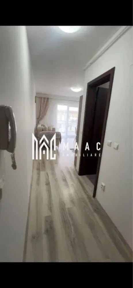 Apartament 2 camere | Parcare | Balcon – Magnolia - MAAC Imobiliare vă propune spre închiriere un apartament cu 2 camere, situat în ansamblul Magnolia. Locuința are o suprafață utilă de 40 mp și este amplasată la etajul 4 al unui imobil construit după anul 2000, dotat cu lift. Apartamentul este recent renovat și se închiriază complet mobilat și utilat, fiind pregătit pentru mutare imediată. Compartimentarea este modernă, cu living și bucătărie open-space, completate de un dormitor . Un avantaj important îl reprezintă balconul, cu acces atât din dormitor, cât și din zona de zi. În preț este inclus și un loc de parcare. Apartamentul este ideal pentru o persoană sau un cuplu care își dorește confort și acces rapid către punctele de interes ale orașului. Pentru mai multe detalii precizati telefonic ca ati vazut anuntul cu ID: CP2986268 }}