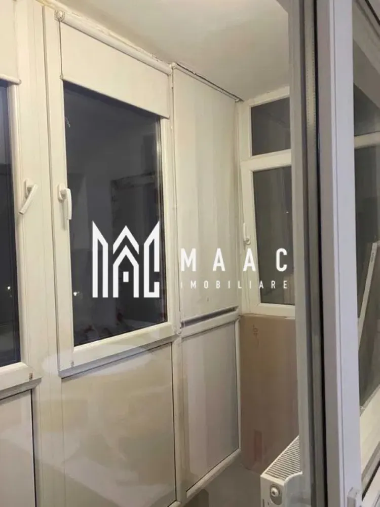 Garsoniera | Etaj 3 | 30 MP | Strand - MAAC Imobiliare vă propune spre închiriere o garsonieră practică și bine compartimentată, situată în zona Ștrand, la etajul 3 al unui imobil construit în perioada 1977–1990. Cu o suprafață utilă de 30 mp, oferă un spațiu eficient organizat, ideal pentru o persoană. Garsoniera este mobilată și utilată conform fotografiilor, fiind pregătită pentru mutare imediată. Aceasta dispune de toate electrocasnicele necesare unui trai confortabil, inclusiv aragaz, cuptor cu microunde, frigider și mașină de spălat rufe. Zona Ștrand este apreciată pentru accesul facil către punctele de interes ale orașului, magazine, mijloace de transport și zone de relaxare. Nu se accepta animale de companie in incinta. Se inchiriaza pe termen lung, minim 1 an si se percepe o garantie in cuantumul unei chirii lunare. Pentru mai multe detalii precizati telefonic ca ati vazut anuntul cu ID: CP2986128 }}