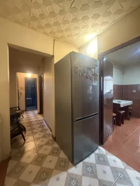 Apartament 3 camere decomandat 54 mp utili etaj 4/4 + pod 2 balcoane Costesti central
