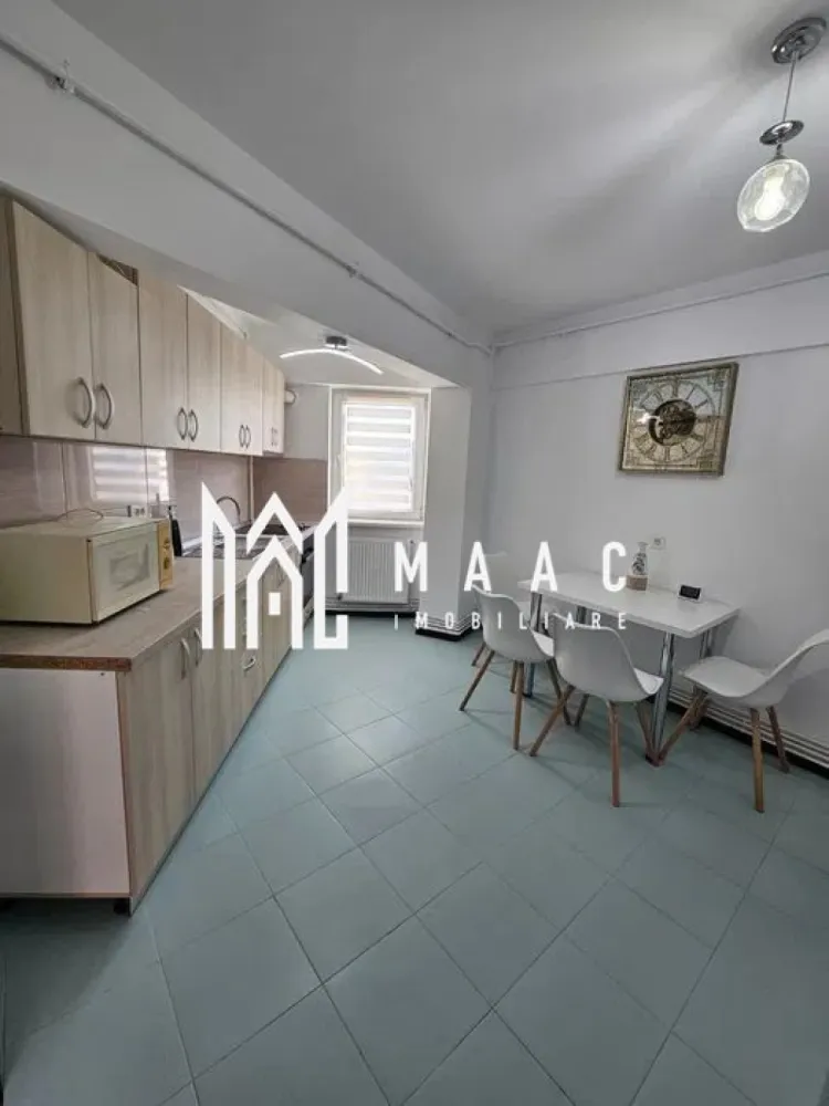 Apartament 2 camere | Decomandat | Balcon | Renovat | Mihai Viteazu - MAAC Imobiliare vă propune spre închiriere un apartament cu 2 camere decomandate, situat pe Bulevardul Mihai Viteazu. Locuința are o suprafață utilă de 54 mp și este amplasată la etajul 4 din 8 al unui imobil dotat cu lift. Apartamentul a fost recent renovat și se închiriază complet mobilat și utilat, beneficiind de mobilier și electrocasnice noi, oferind un confort sporit viitorilor chiriași. Zona oferă acces rapid către numeroase puncte de interes, precum Shopping City Sibiu, piață, facultăți, săli de fitness, stații de autobuz, iar Parcul Sub Arini și centrul orașului se află la doar câteva minute distanță. În apropiere există posibilități de parcare publică gratuită, precum și opțiuni de parcare acoperită, supravegheată, cu stație de încărcare pentru mașini electrice (contra cost). Se percepe o garanție in cuantumul a unei chirii lunare. Pentru mai multe detalii precizati telefonic ca ati vazut anuntul cu ID:CP2986359 }}