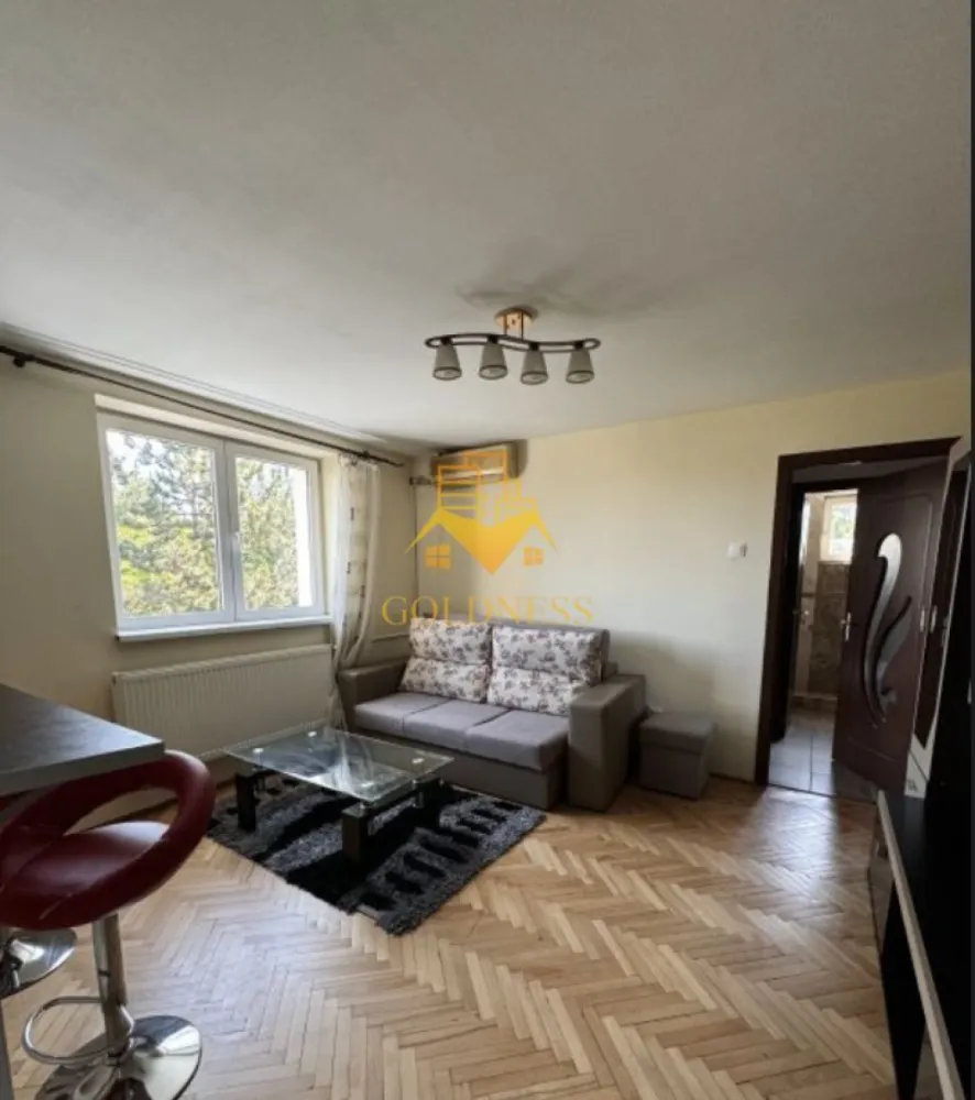 2 camere semidecomandate, Gheorgheni, Zona Alverna, Home Garden - GOLDNESS Imobiliare vă propune spre închiriere un apartament cu 2camere semidecomandate complet mobilat și utilat, la etajul 4 într-un imobil de 4 etaje, în Cartierul Gheorgheni, Zona Alverna. Posibilitate de parcare in zona la liber! Se află în apropierea stațiilor de transport în comun, magazine, restaurante, spații verzi, farmacii, etc. Apartamentul este compartimentat astfel: - dormitor cu pat matrimonial, dressing, noptiere - living cu o canapea extensibilă, comoda TV, - bucatarie open space complet utilată și mobilată, loc de servit masa - baie cu dus, calorifer port prosop și dulap pentru depozitare. Imobilul este dotat cu toate cele necesare- centrală proprie, frigider, aragaz, hotă, mașină de spălat haine, etc. Dacă sunteți interesați de acest apartament și doriți să îl vizionați, dar și pentru alte oferte nu ezitați să ne contactați telefonic sau prin e-mail. Vă stăm la dispoziție! Pentru intermediere se percepe un comision de 50% din prețul chiriei! }}