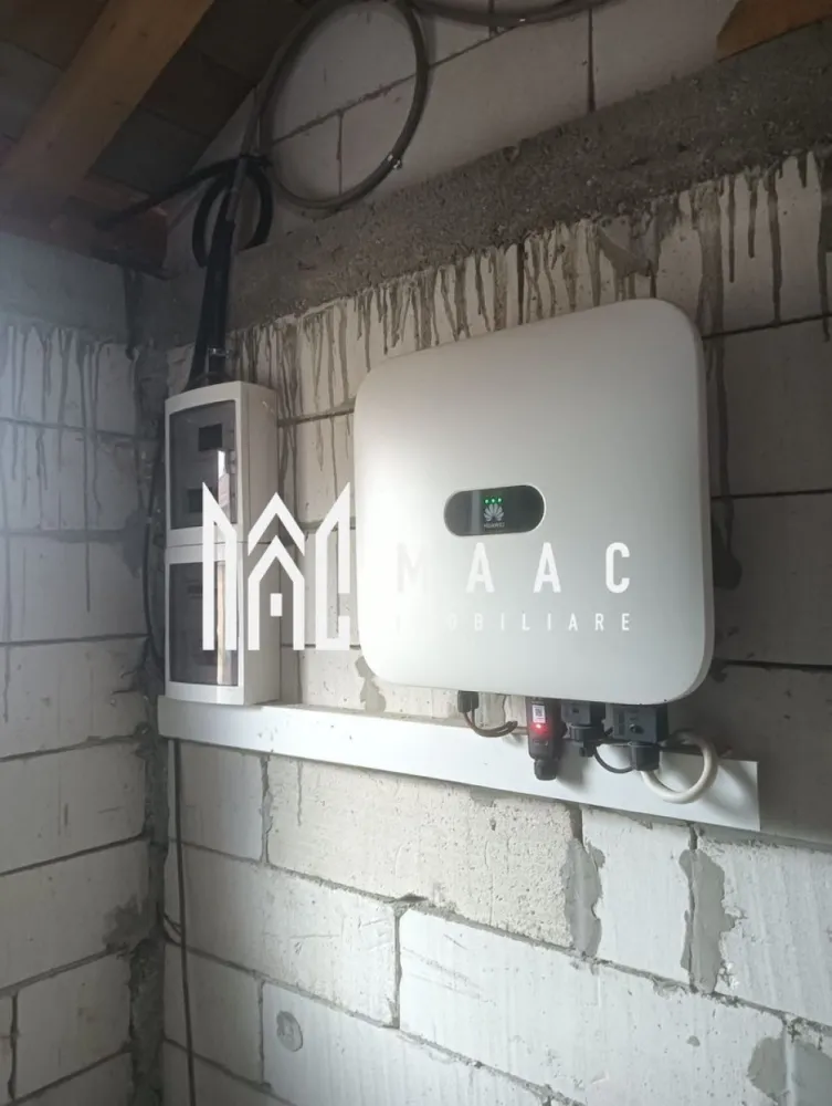 Casa Babeni | Zona Centrala | 4 Camere - MAAC Imobiliare vă propune spre vânzare o casă situată în orașul Băbeni, județul Vâlcea, amplasată într-o zonă centrală, cu acces facil către toate punctele de interes. Imobilul este în curs de construcție, oferind viitorului proprietar oportunitatea de a-l amenaja și personaliza după propriul gust. Compartimentare: Living cu bucătărie open-space 3 dormitoare 2 băi Caracteristici și avantaje: Zonă centrală Toate utilitățile disponibile Panouri solare instalate Proiect modern și funcțional Proprietatea necesită amenajări interioare, fiind ideală pentru cei care doresc să își creeze o locuință exact după preferințe, beneficiind în același timp de un preț foarte avantajos. Ideală atât pentru locuință permanentă, cât și pentru investiție. Pentru mai multe detalii și programarea unei vizionări, vă rugăm să contactați MAAC Imobiliare. - CP2986544 }}