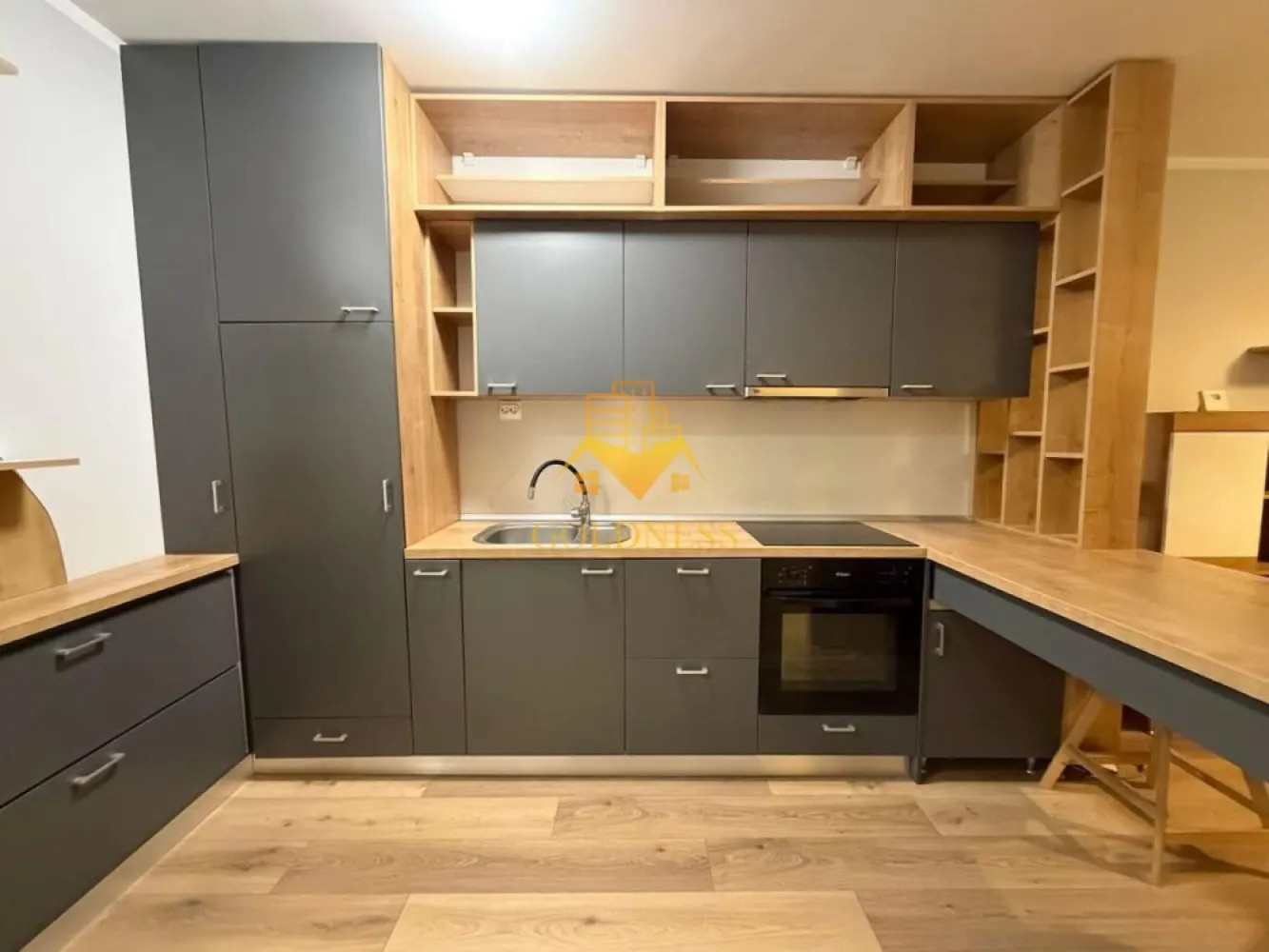 2 camere, Parcare, Buna Ziua, Zona Grand Hill, LIDL, Trifoiului - GOLDNESS Imobiliare vă propune spre închiriere un apartament cu 2 camere complet mobilat și utilat, la etajul 10 într-un imobil de 10 etaje, în Cartierul Buna Ziua . Dispune de loc de parcare subterana! Se află în apropierea stațiilor de transport în comun, magazine, restaurante, spații verzi, farmacii, etc.  Apartamentul este compartimentat astfel: - dormitor cu pat matrimonial, dressing, noptiere, birou - living cu bucatarie open space complet utilată și mobilată, canapea extensibilă, loc de servit masa - baie cu cabina de dus, calorifer port prosop și dulap pentru depozitare. - balcon 8 mp. Imobilul este dotat cu toate cele necesare- centrală proprie, frigider, plita, hotă, mașină de spălat haine, etc. Dacă sunteți interesați de acest apartament și doriți să îl vizionați, dar și pentru alte oferte nu ezitați să ne contactați telefonic sau prin e-mail. Vă stăm la dispoziție! Pentru intermediere se percepe un comision de 50% din prețul chiriei! }}