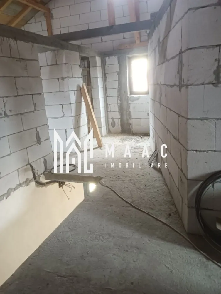 Casa Babeni | Zona Centrala | 4 Camere - MAAC Imobiliare vă propune spre vânzare o casă situată în orașul Băbeni, județul Vâlcea, amplasată într-o zonă centrală, cu acces facil către toate punctele de interes. Imobilul este în curs de construcție, oferind viitorului proprietar oportunitatea de a-l amenaja și personaliza după propriul gust. Compartimentare: Living cu bucătărie open-space 3 dormitoare 2 băi Caracteristici și avantaje: Zonă centrală Toate utilitățile disponibile Panouri solare instalate Proiect modern și funcțional Proprietatea necesită amenajări interioare, fiind ideală pentru cei care doresc să își creeze o locuință exact după preferințe, beneficiind în același timp de un preț foarte avantajos. Ideală atât pentru locuință permanentă, cât și pentru investiție. Pentru mai multe detalii și programarea unei vizionări, vă rugăm să contactați MAAC Imobiliare. - CP2986544 }}